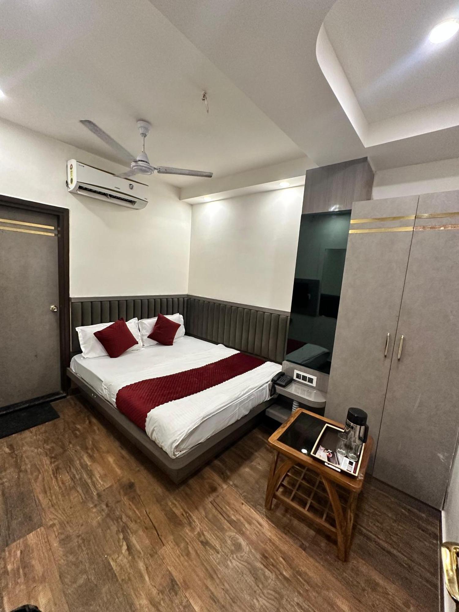 Hotel Red Stone - Near Railway Station - Paharganj 2*