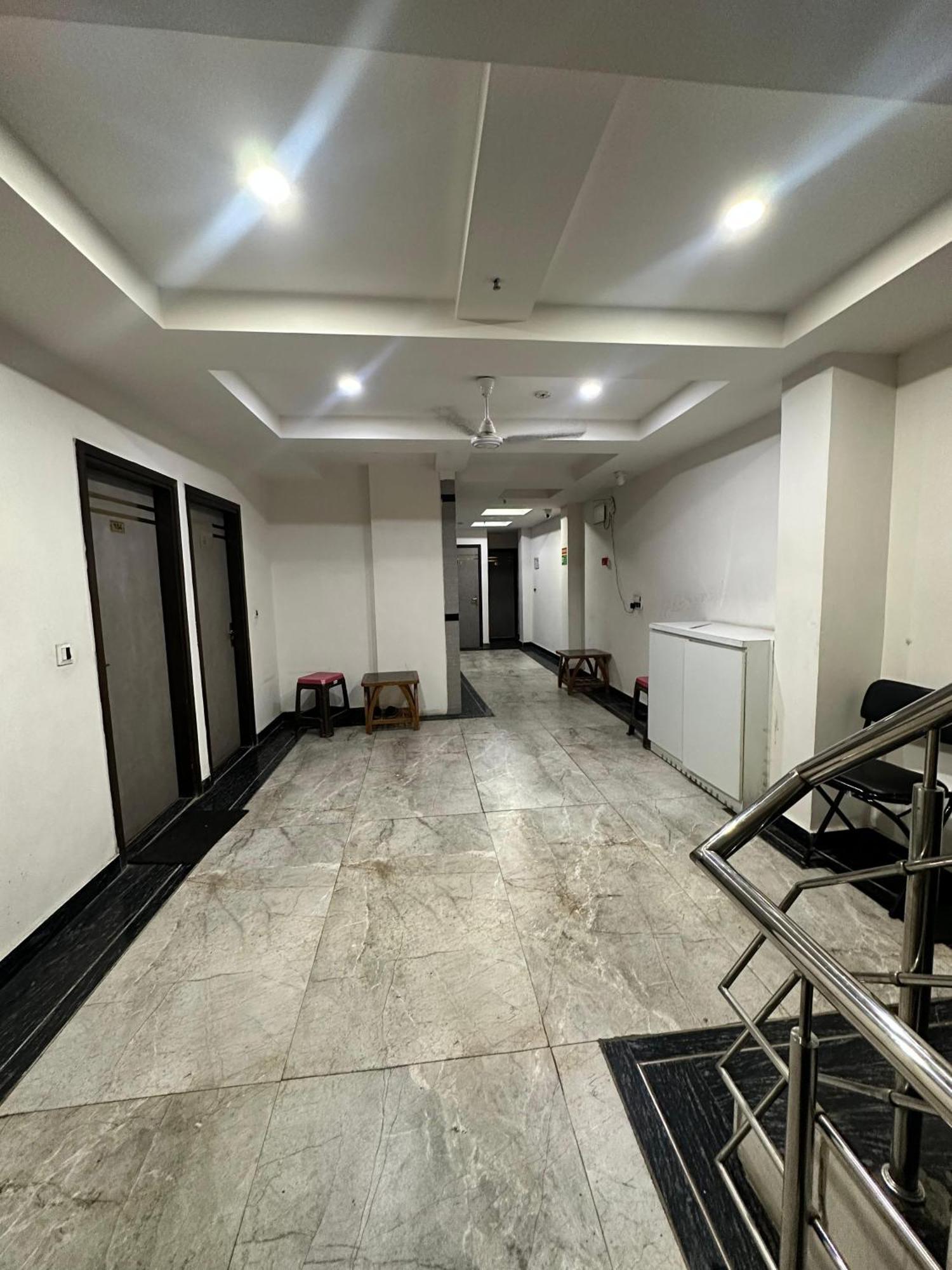 Hotel Red Stone - Near Railway Station - Paharganj 2*