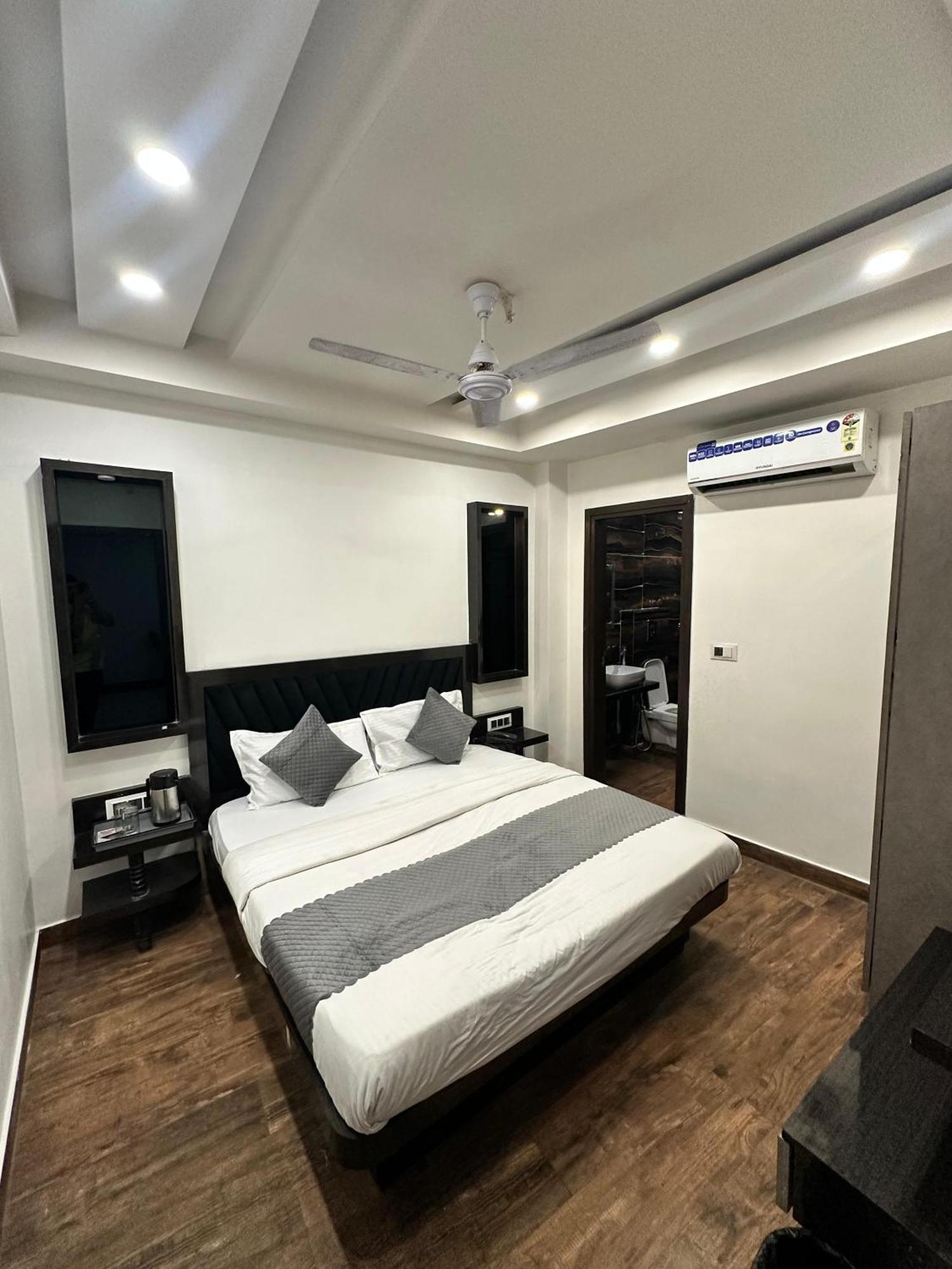 Hotel Red Stone - Near Railway Station - Paharganj 2*