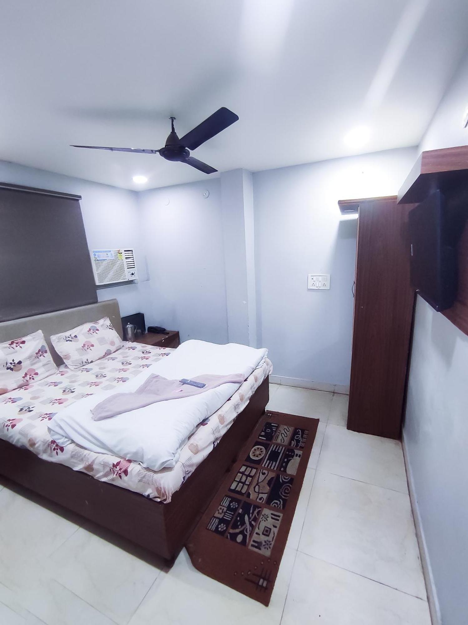 Star Near Laxmi Nagar Hotel 3*