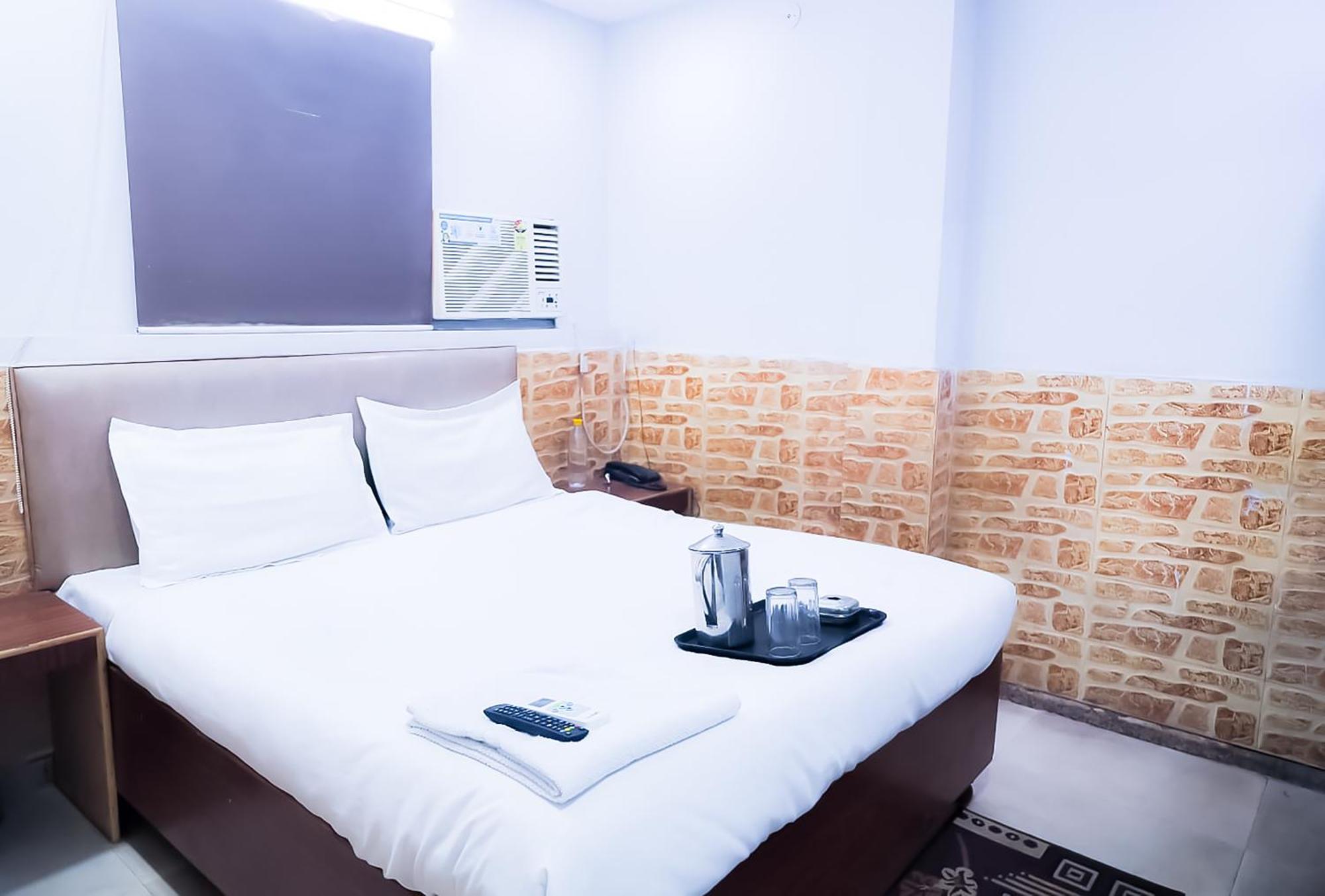 Hotel Star Near Laxmi Nagar 3*