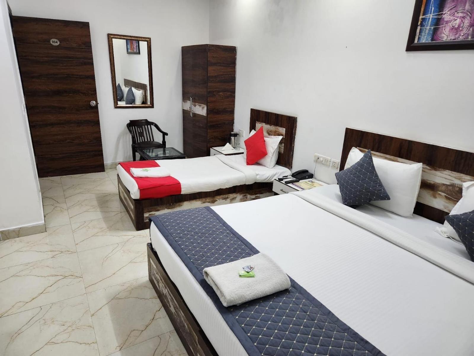 Prime Plaza Ambs Near Igi Airport * Nova Deli
