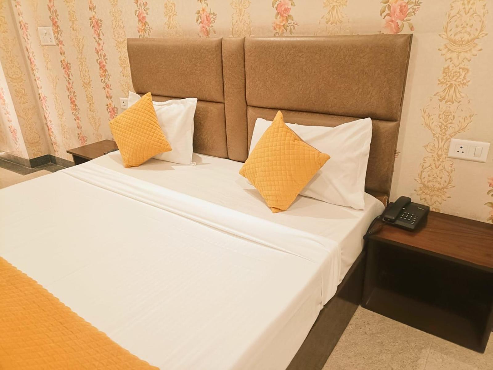Prime Plaza Ambs Near Igi Airport *