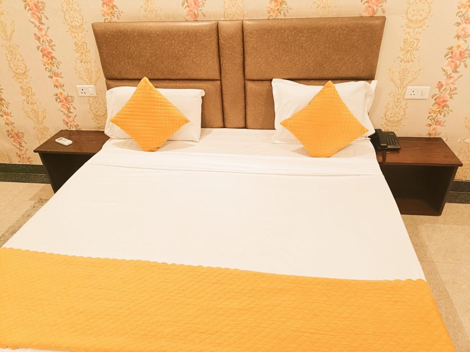 Casa de hóspedes Prime Plaza Ambs Near Igi Airport