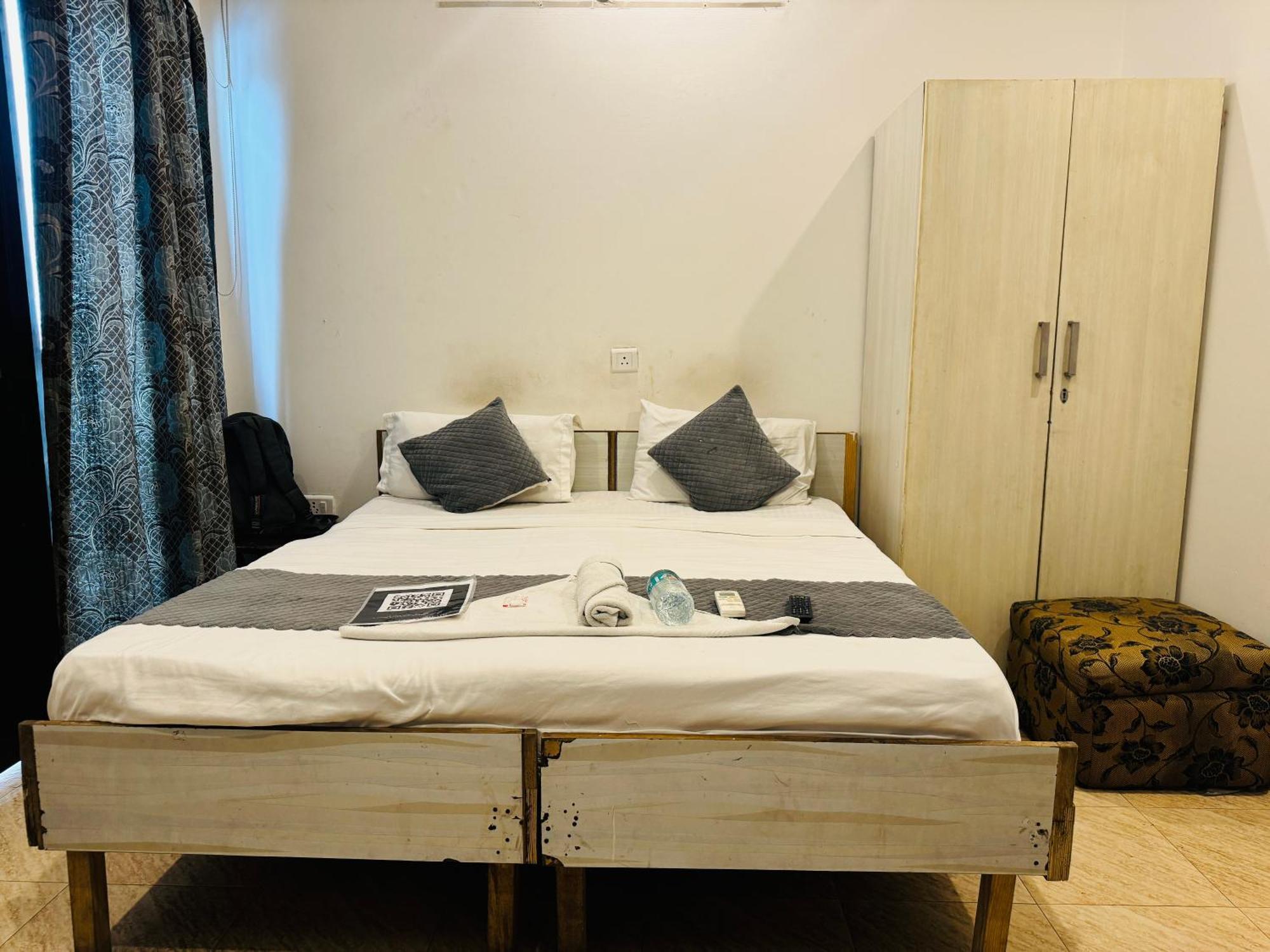 Bir Homes Near Hazrat Nizamuddin Railway Station 3*