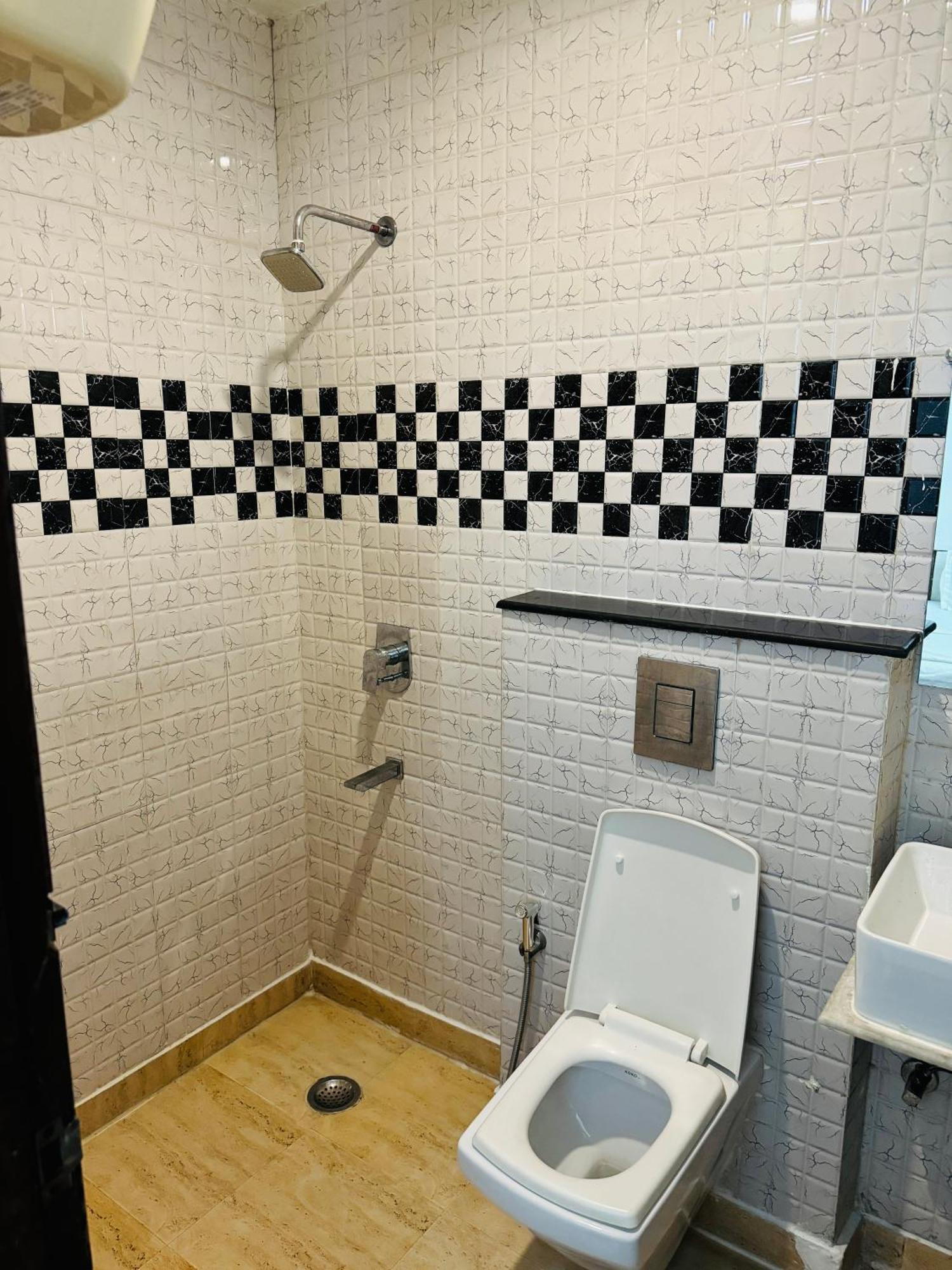 Hotel Bir Homes Near Hazrat Nizamuddin Railway Station New Delhi