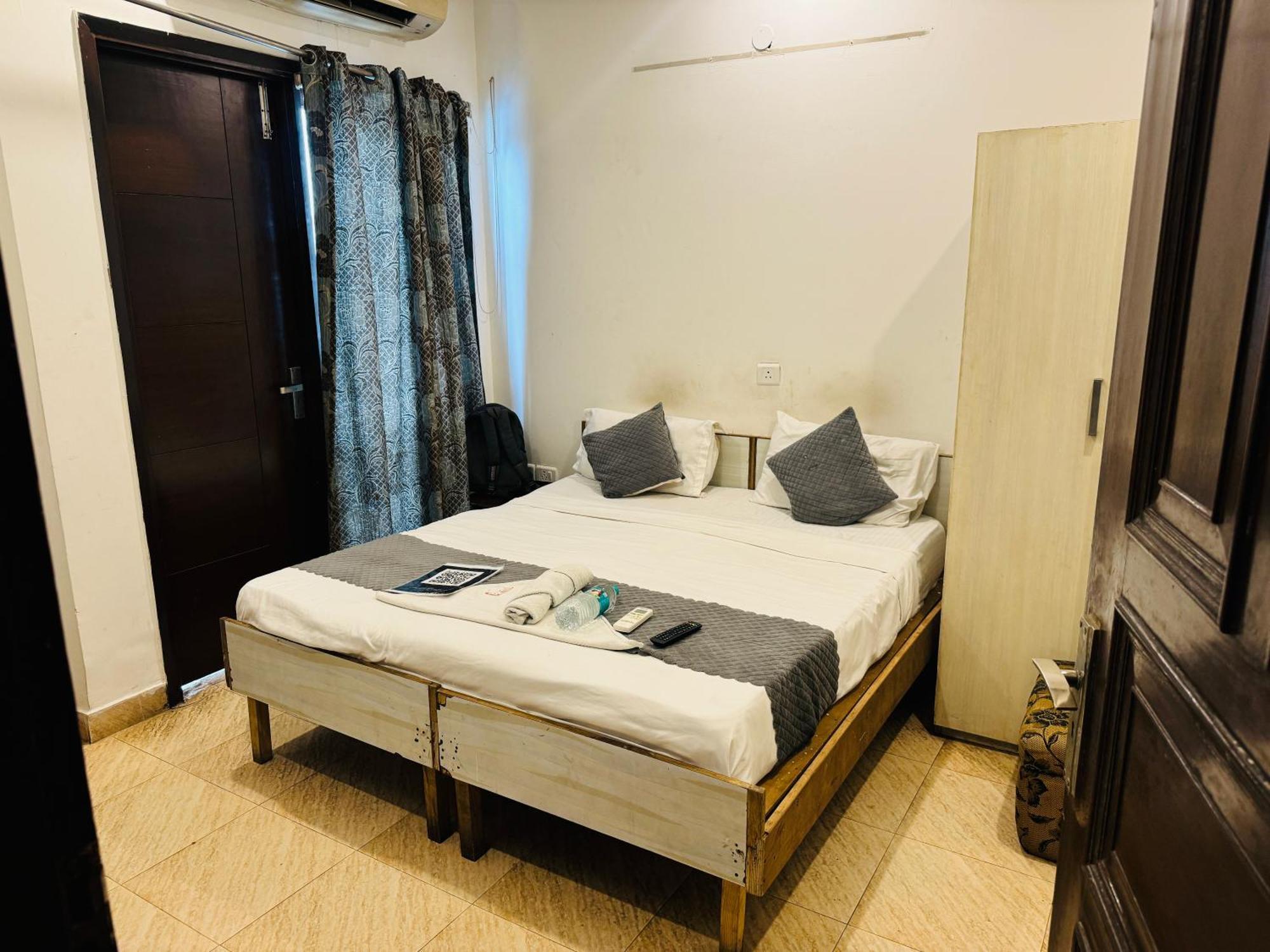 Hotel Bir Homes Near Hazrat Nizamuddin Railway Station 3*