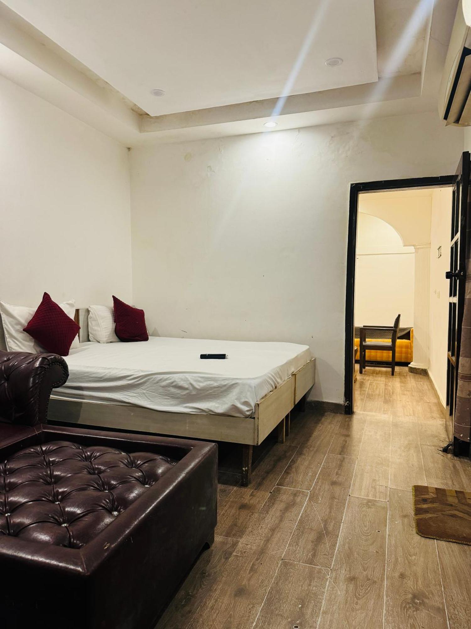 Bir Homes Near Hazrat Nizamuddin Railway Station 3*