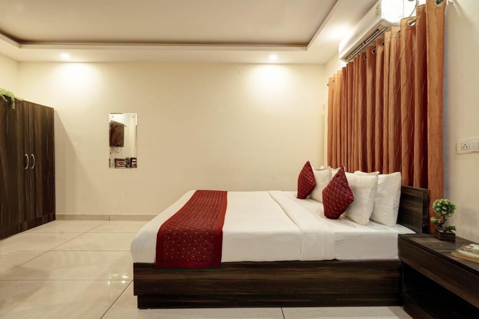 Cozy Cave Hotel 4*