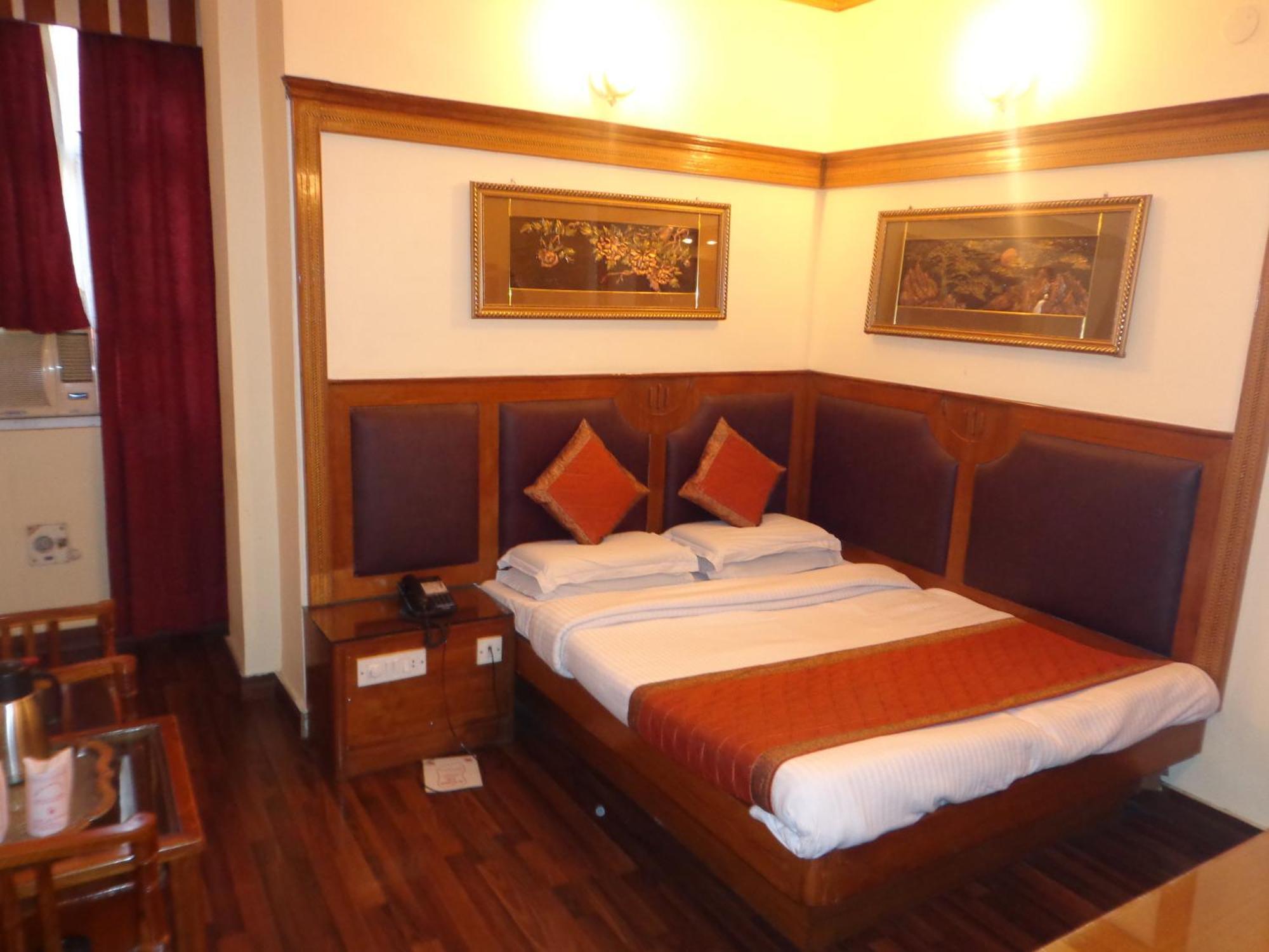 Lal's Haveli 2*