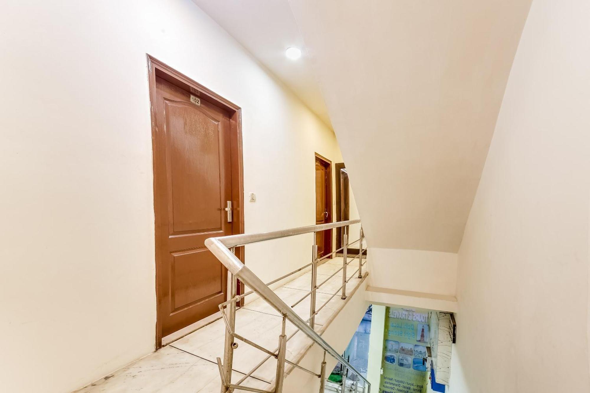 Oyo Geetanjali New Delhi