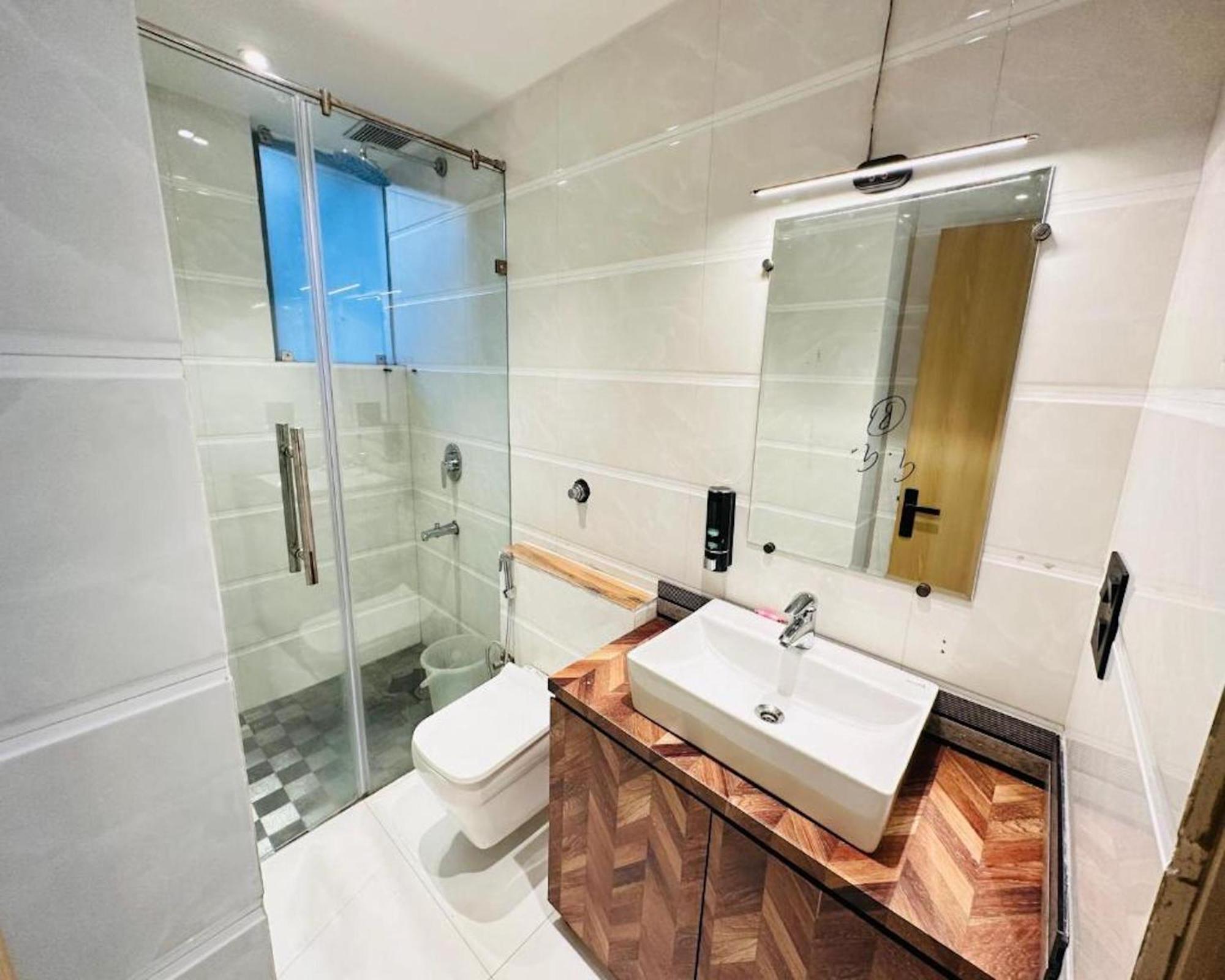 Hotel Azulo Bhikaji Cama Place Delhi - Couple Friendly Local Ids Accepted
