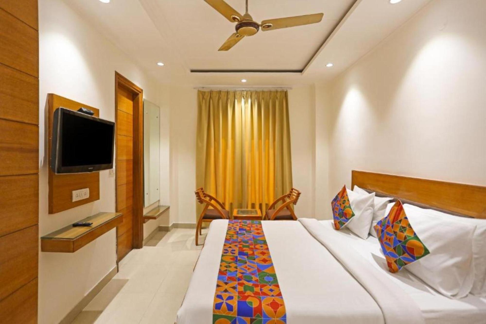 Ambience -5 Mints Walk From Railway Station Hotel