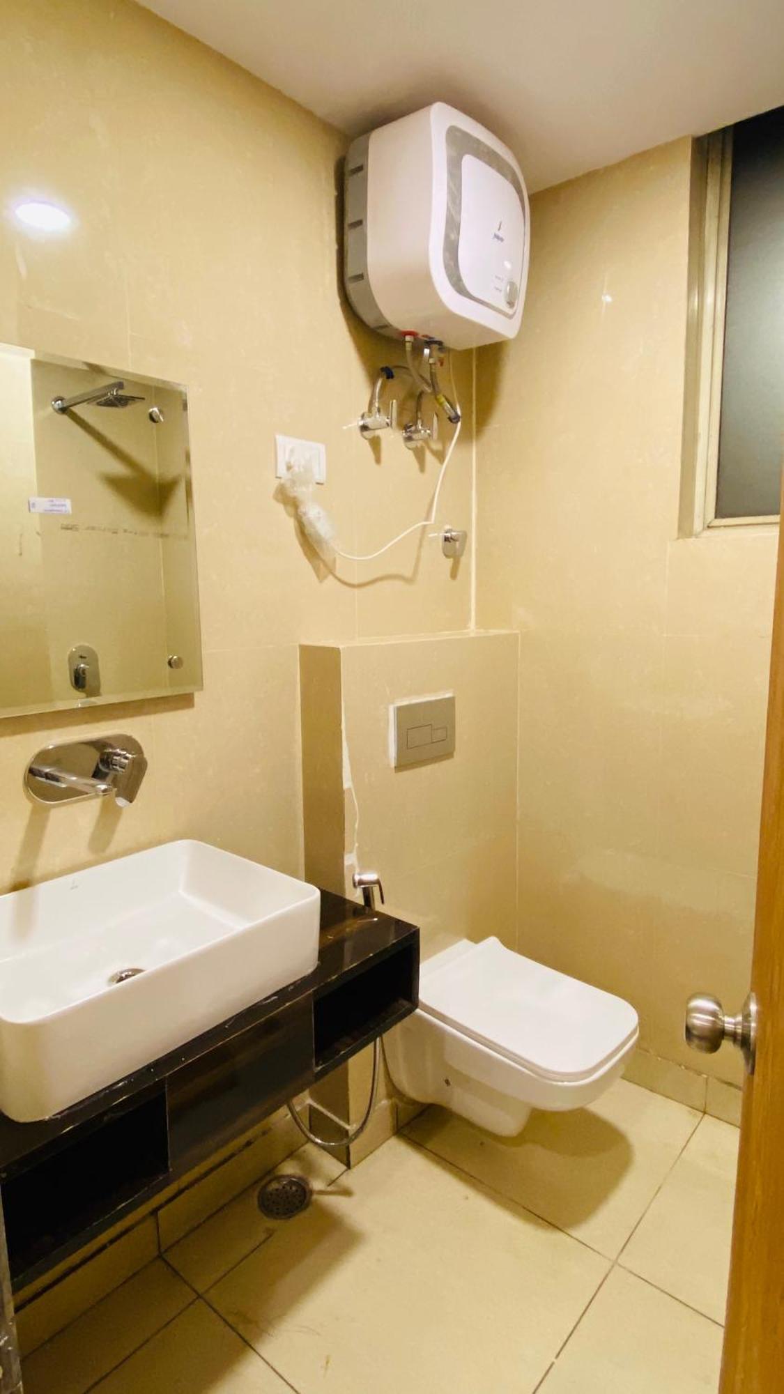Hotel Golden Tower At Delhi Airport Nova Deli