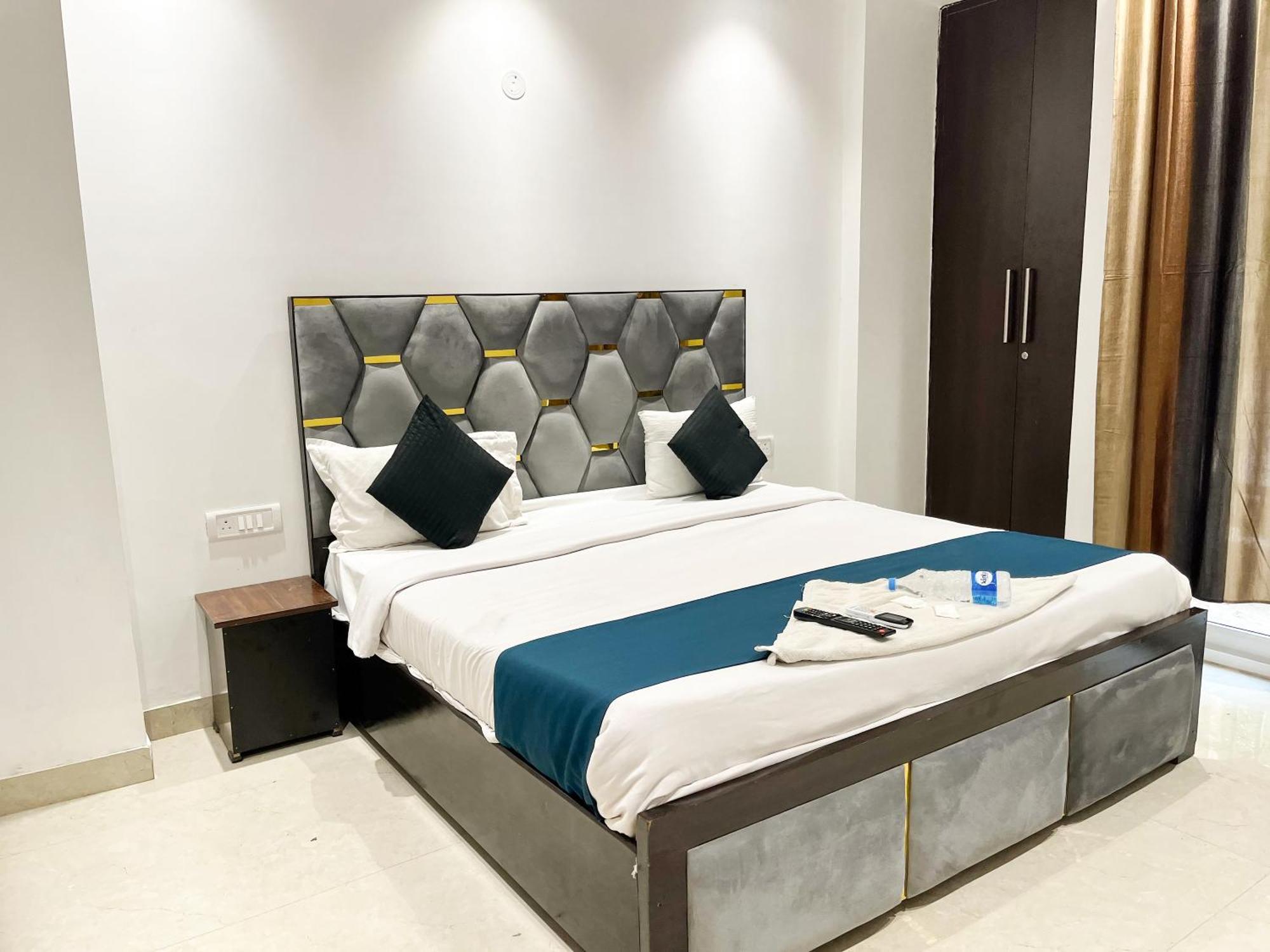 24 Malviya Nagar