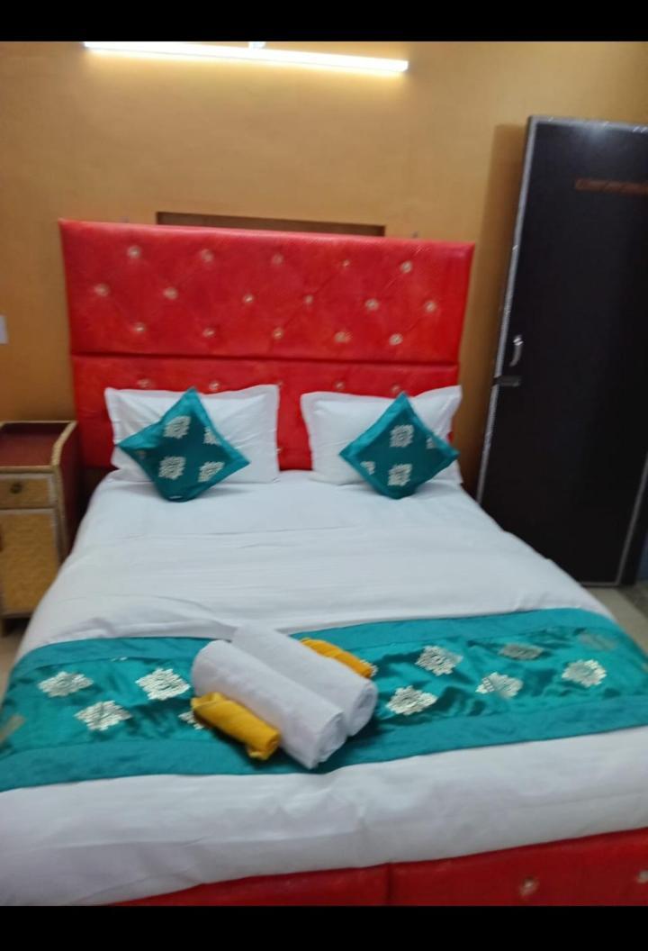 Shri Krishna Hotel