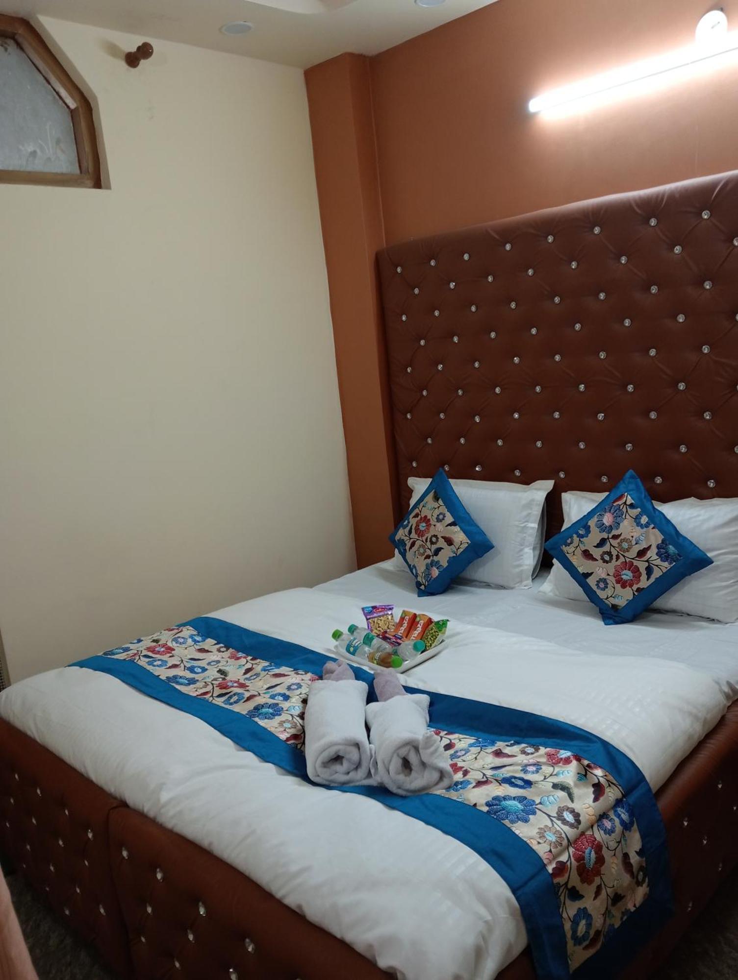 Shri Krishna Hotel
