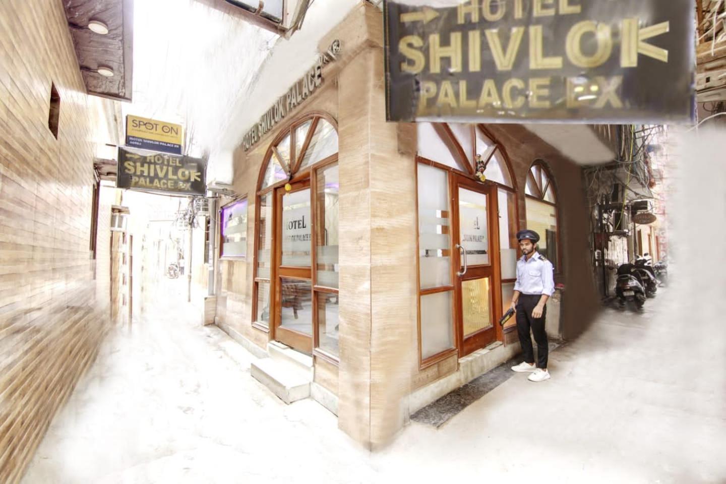 Shivlok Palace * Nova Deli