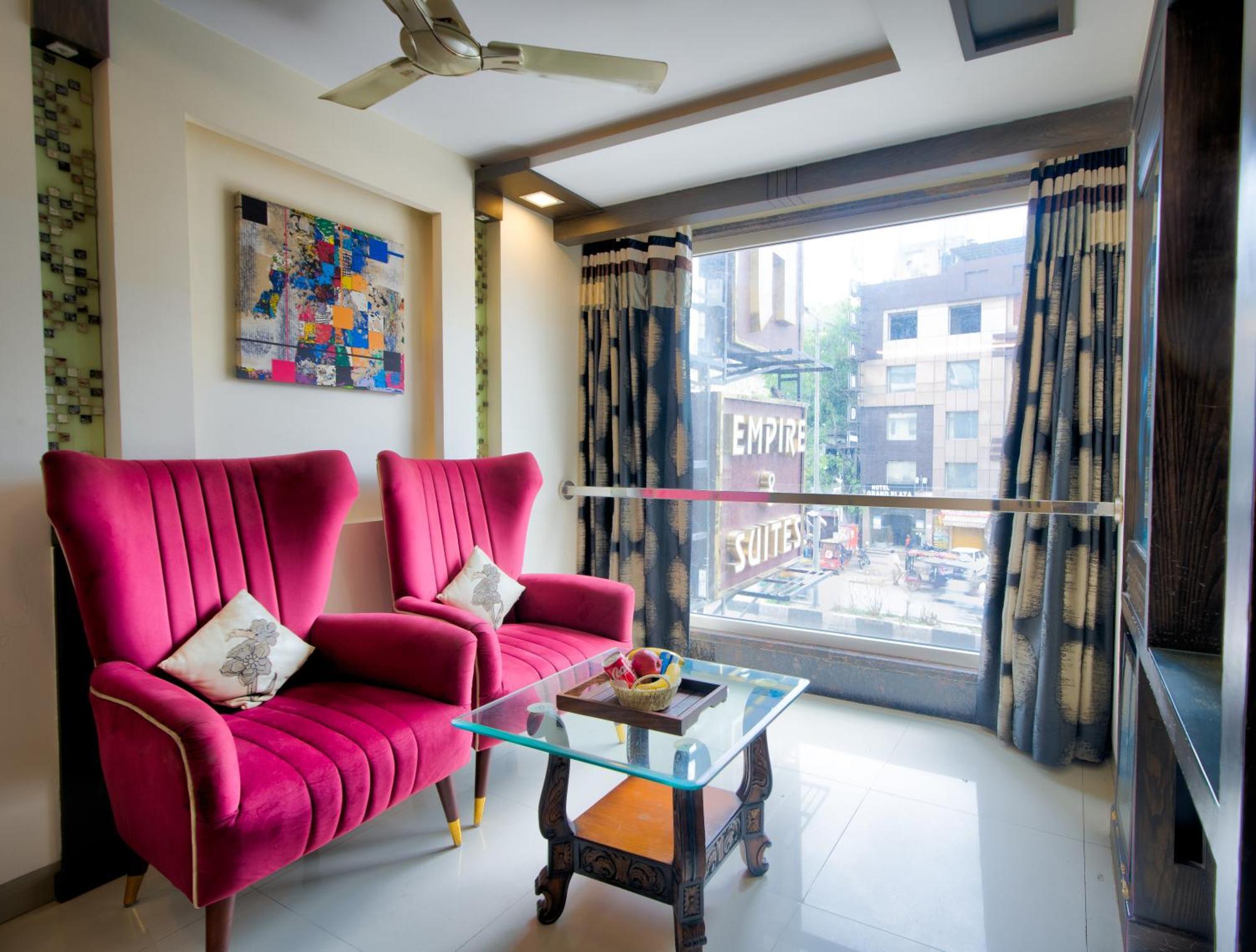 The Singh Empire, Hotel