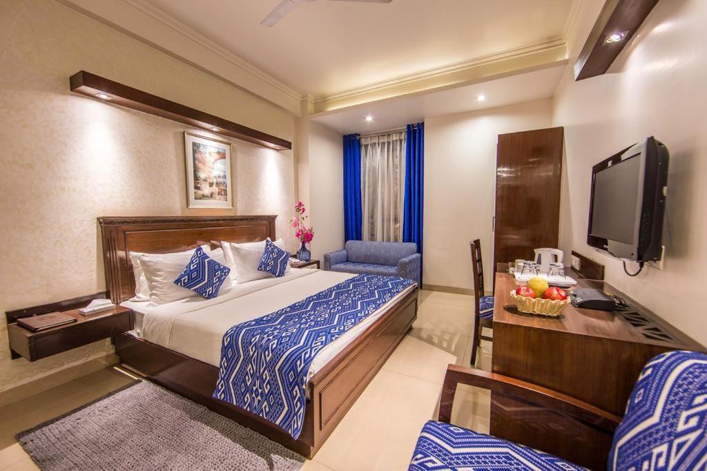 Rockland Hotel, C.r Park New Delhi