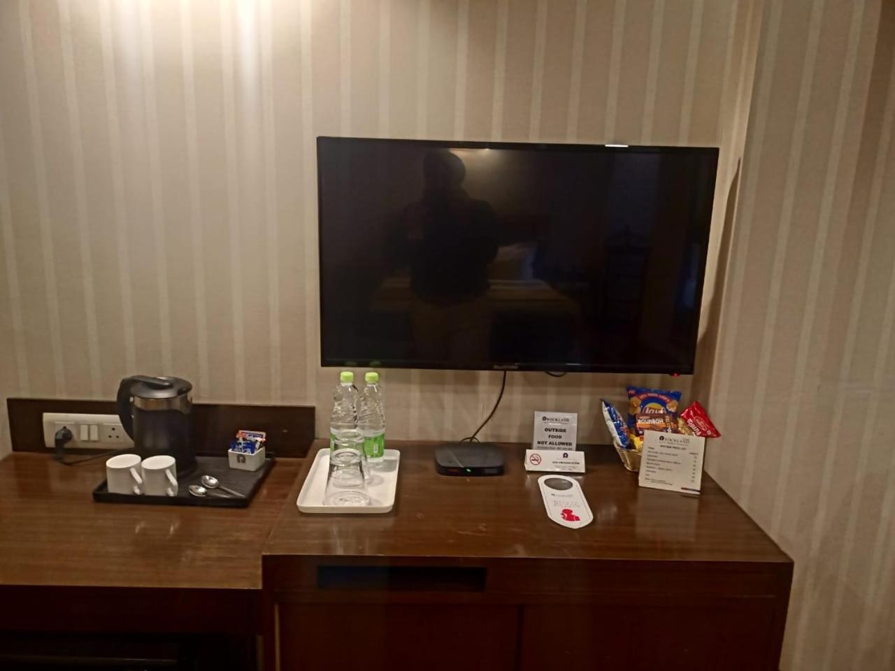 Rockland Hotel, C.r Park New Delhi