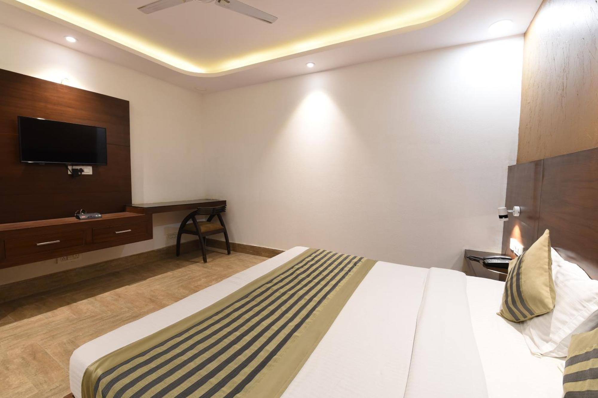 Fabhotel Under Bridge 3* New Delhi