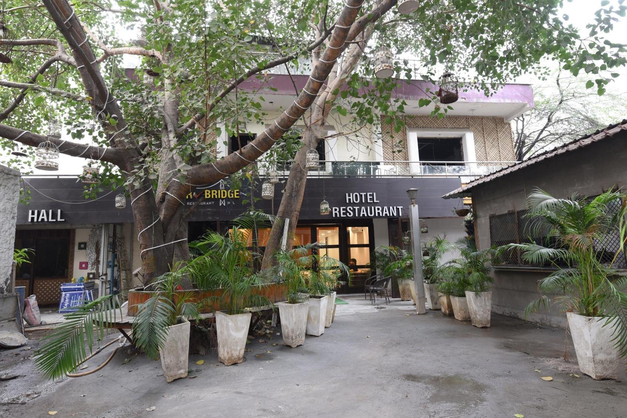 Fabhotel Under Bridge Hotel 3*