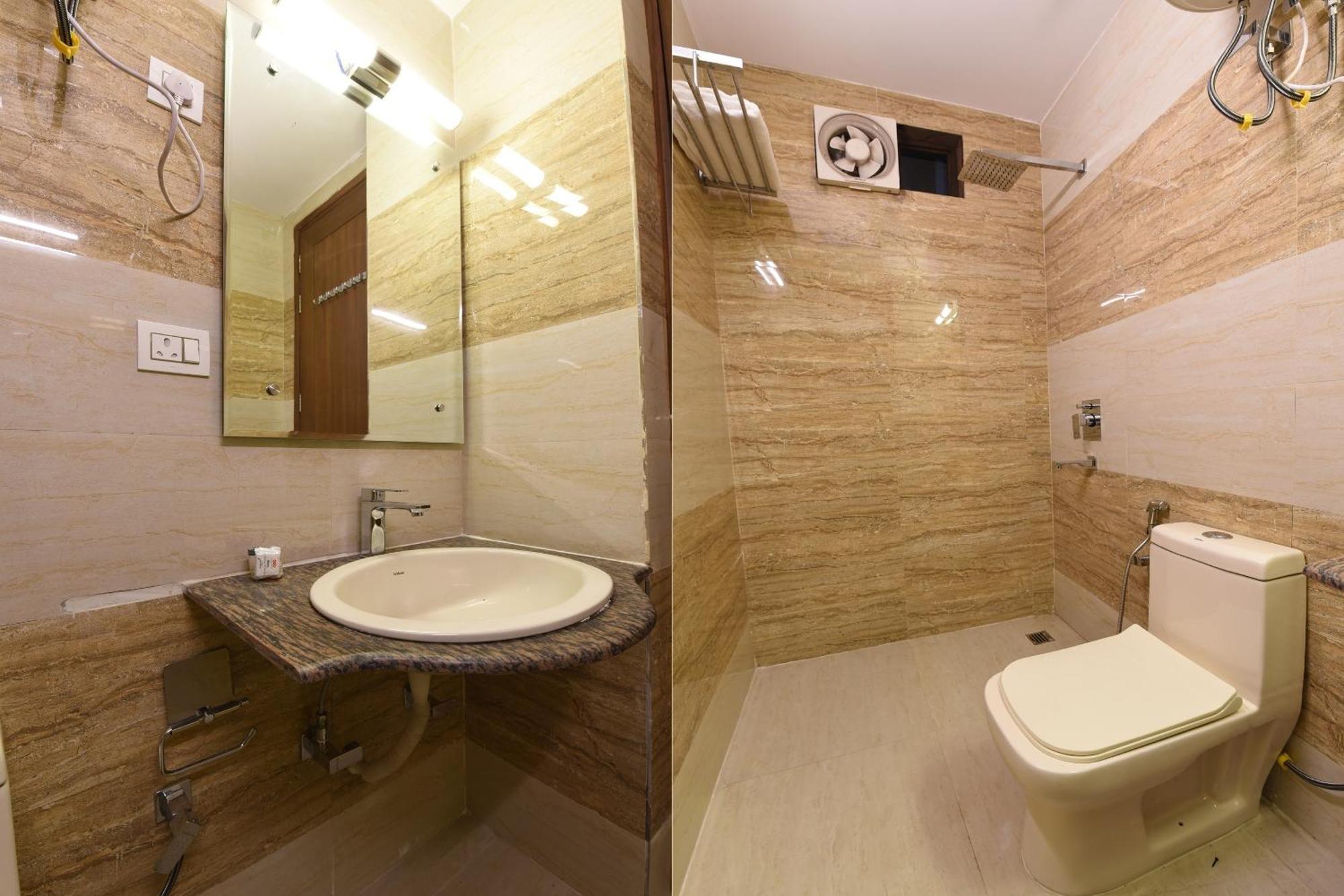 Fabhotel Under Bridge New Delhi
