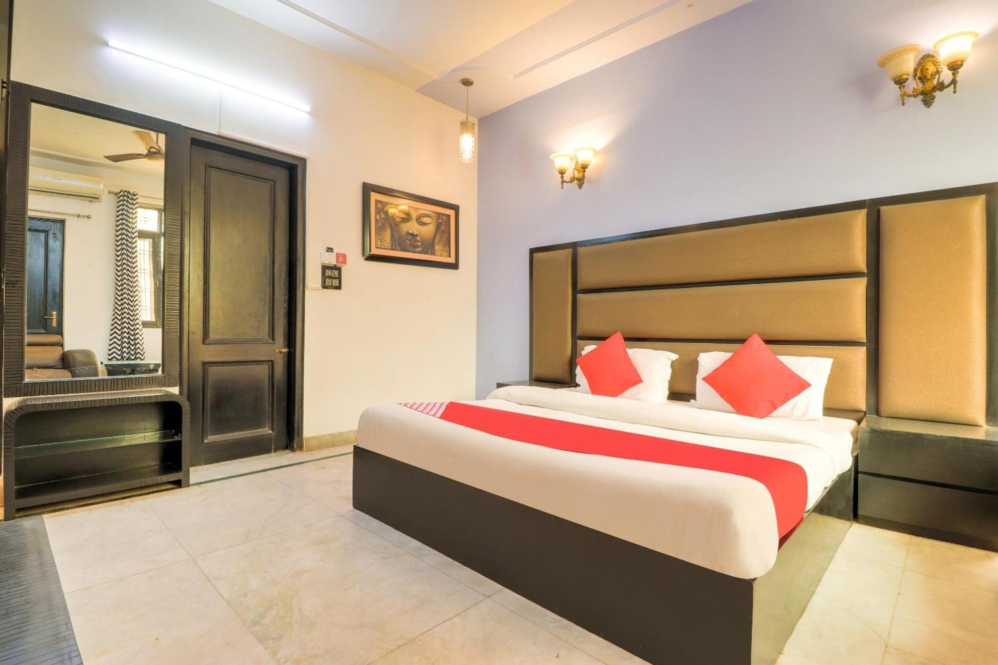 O Near Nizanuddin 3* New Delhi