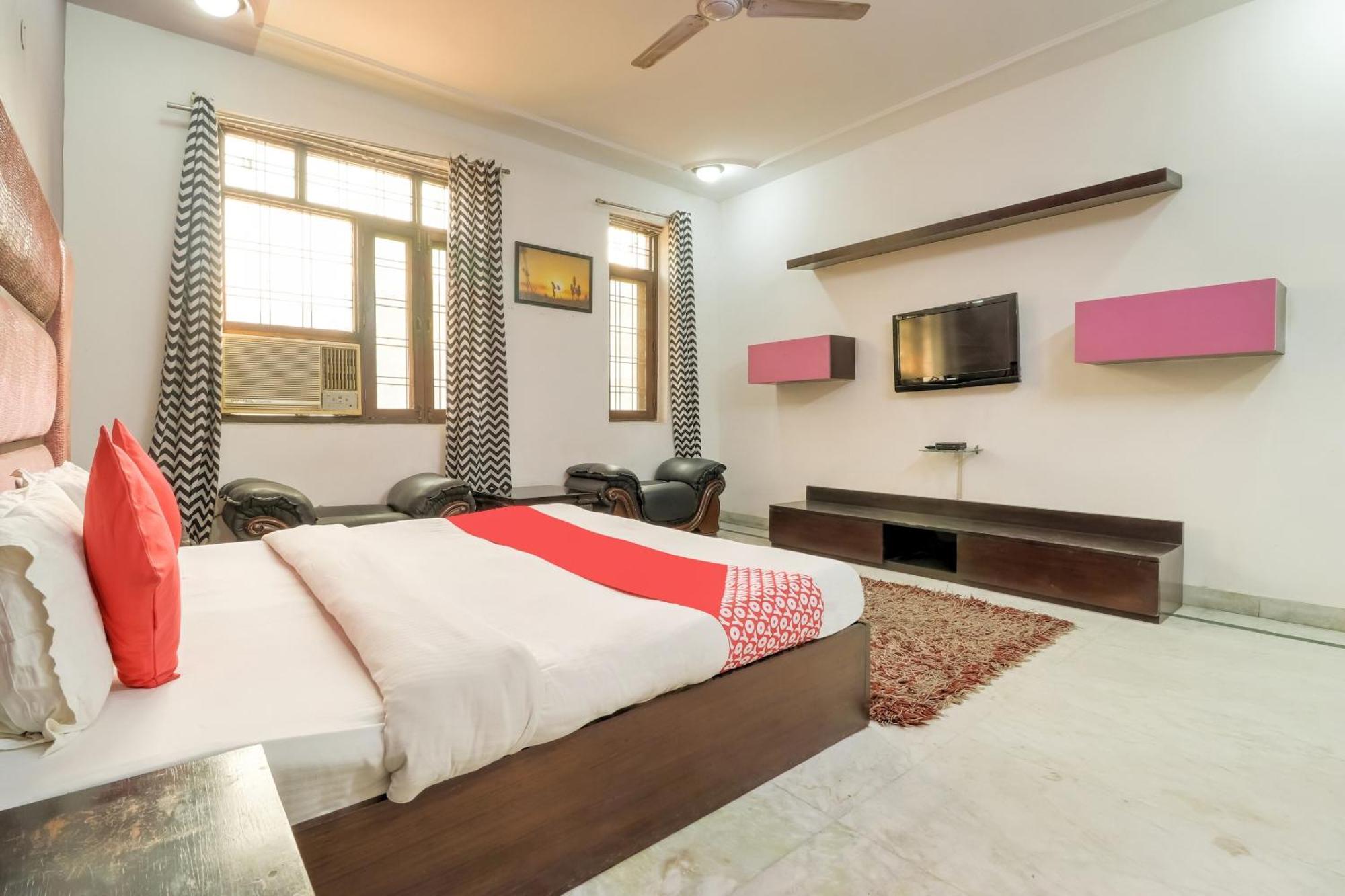 O Near Nizanuddin Hotel
