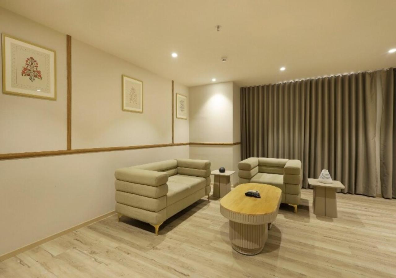 Seven Near Delhi Airport Hotel 4*