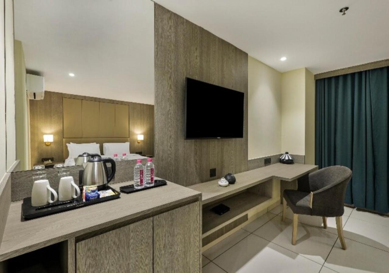 Hotel Seven Near Delhi Airport 4*