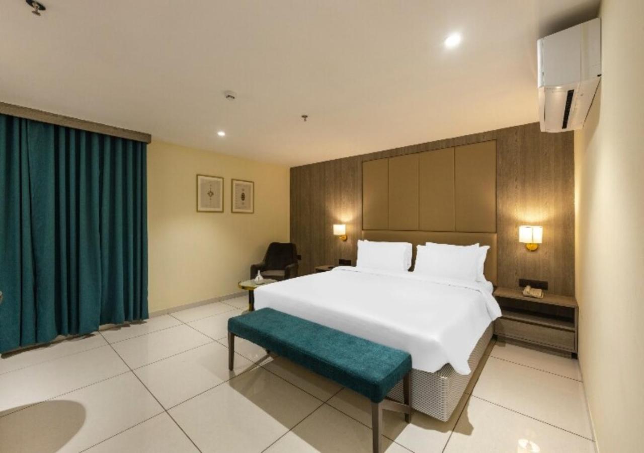 Seven Near Delhi Airport Hotel