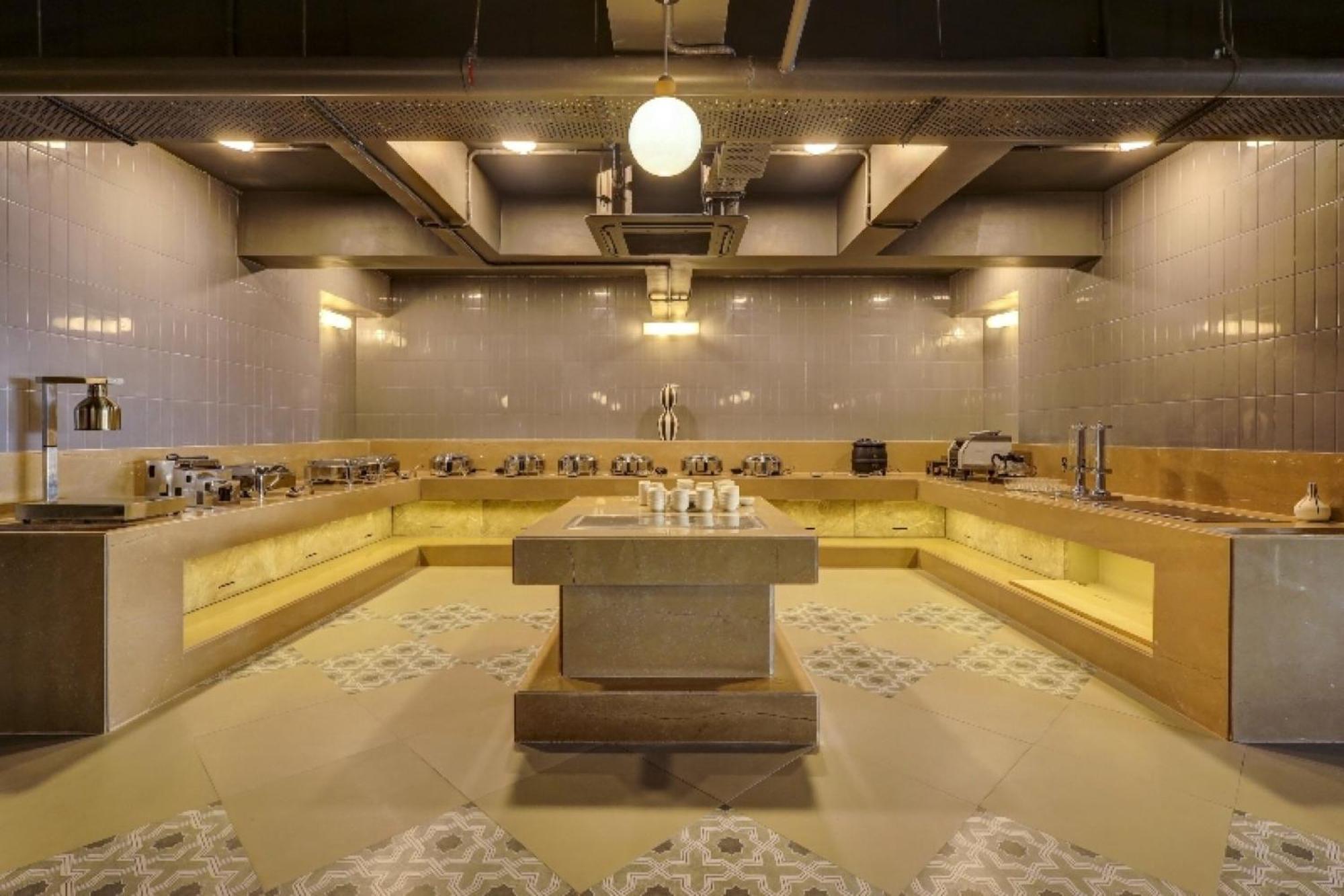 Hotel Seven Near Delhi Airport