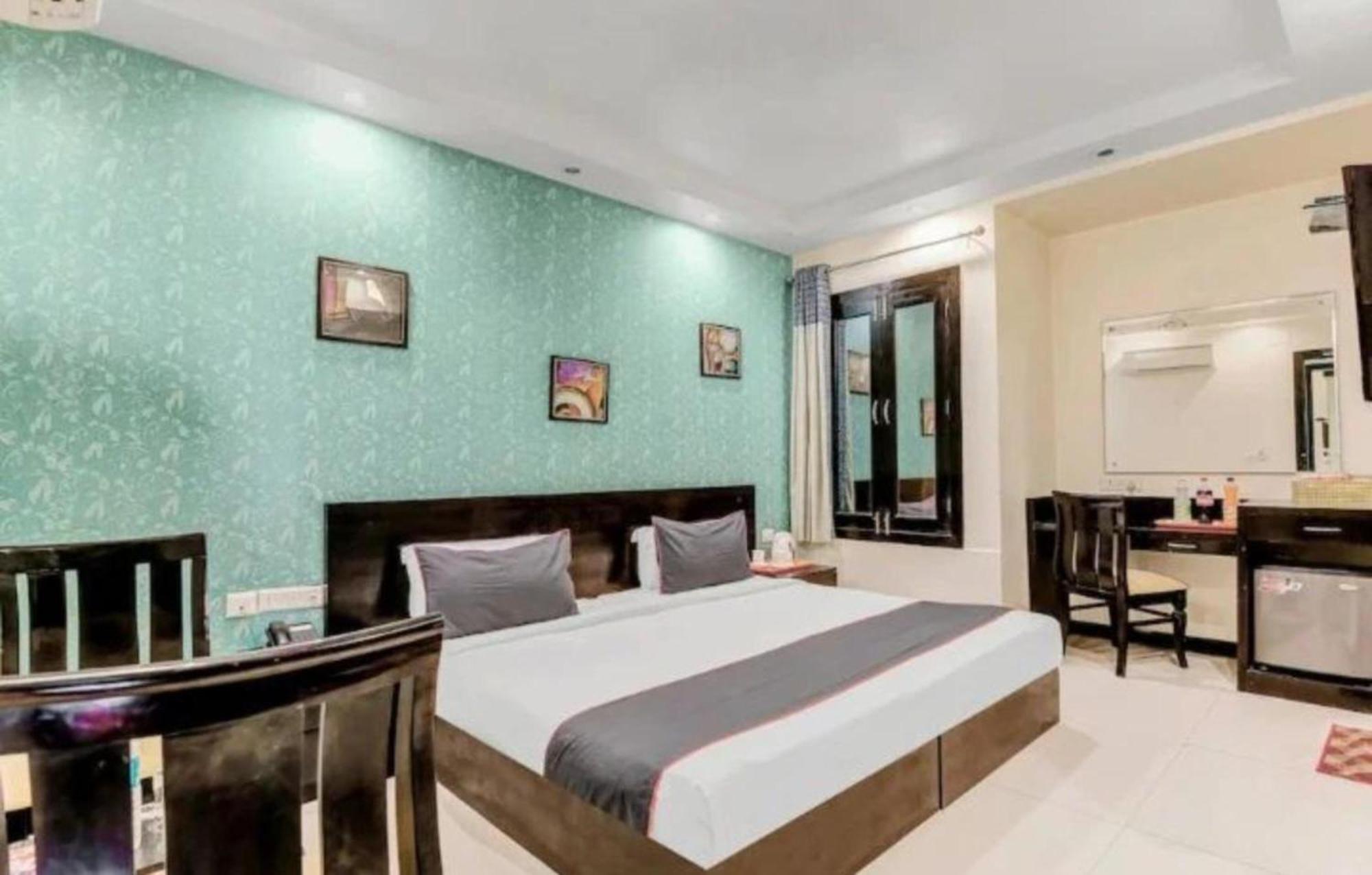 Swathi - Paschim Vihar Hotel 4*