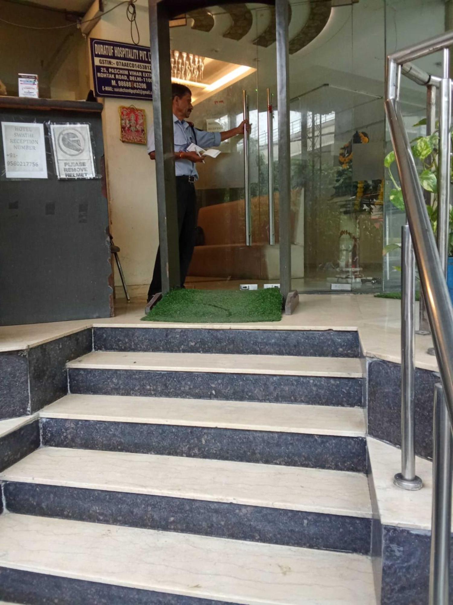 Swathi - Paschim Vihar 4*