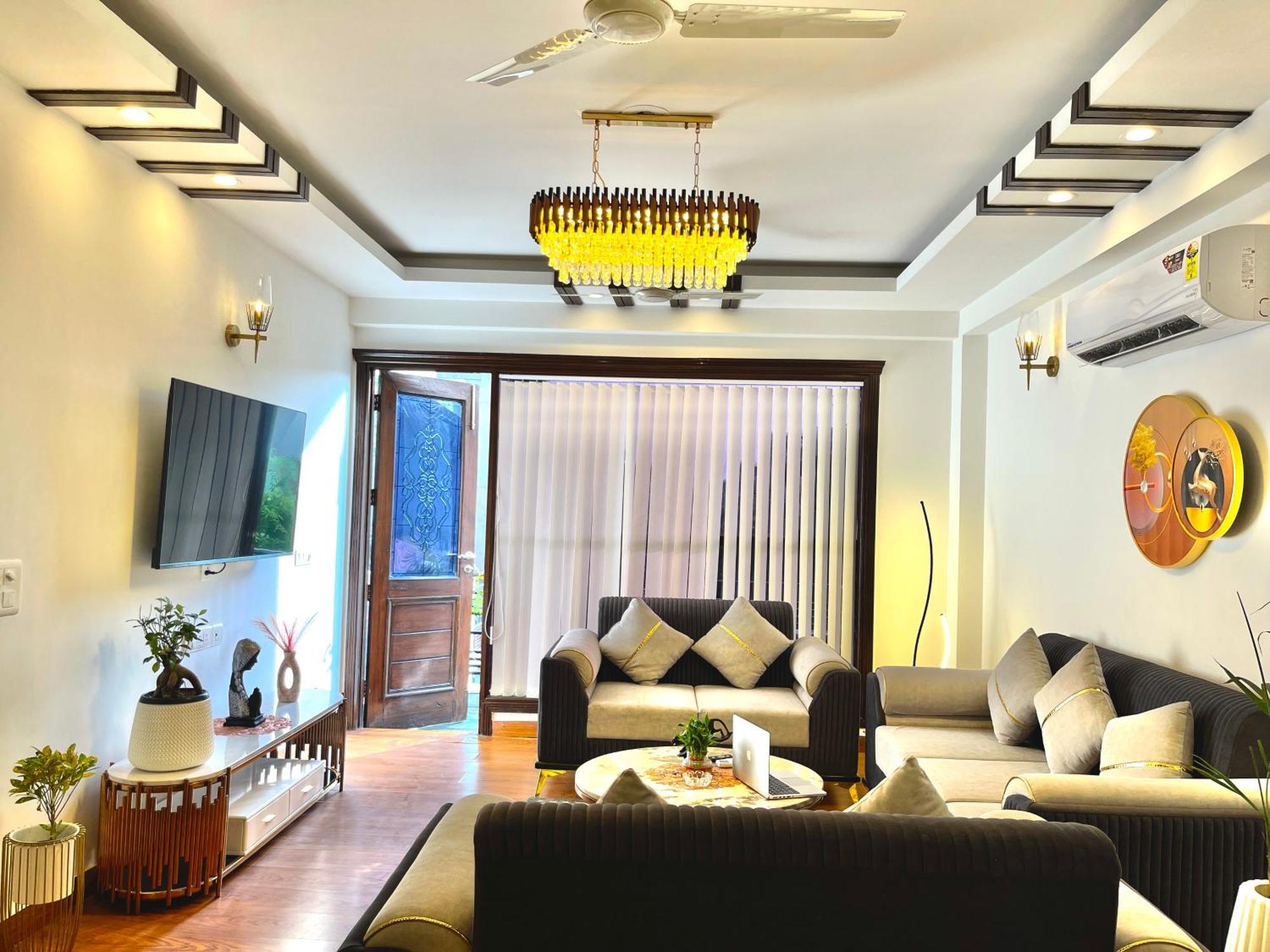 Bedchambers Serviced South Extension * New Delhi