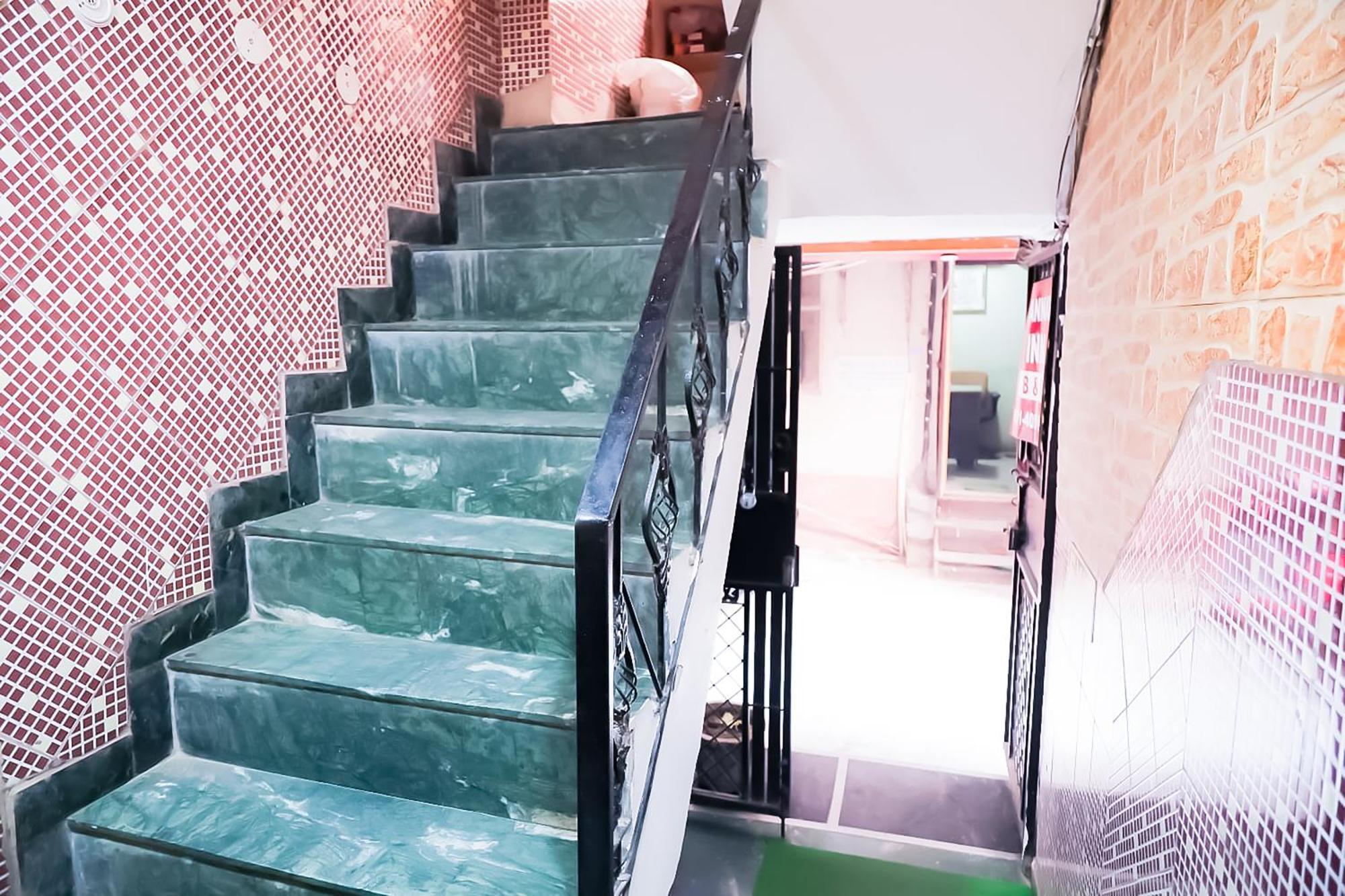 Roomshala 156 Mannat Near Laxmi Nagar Hotel 3*