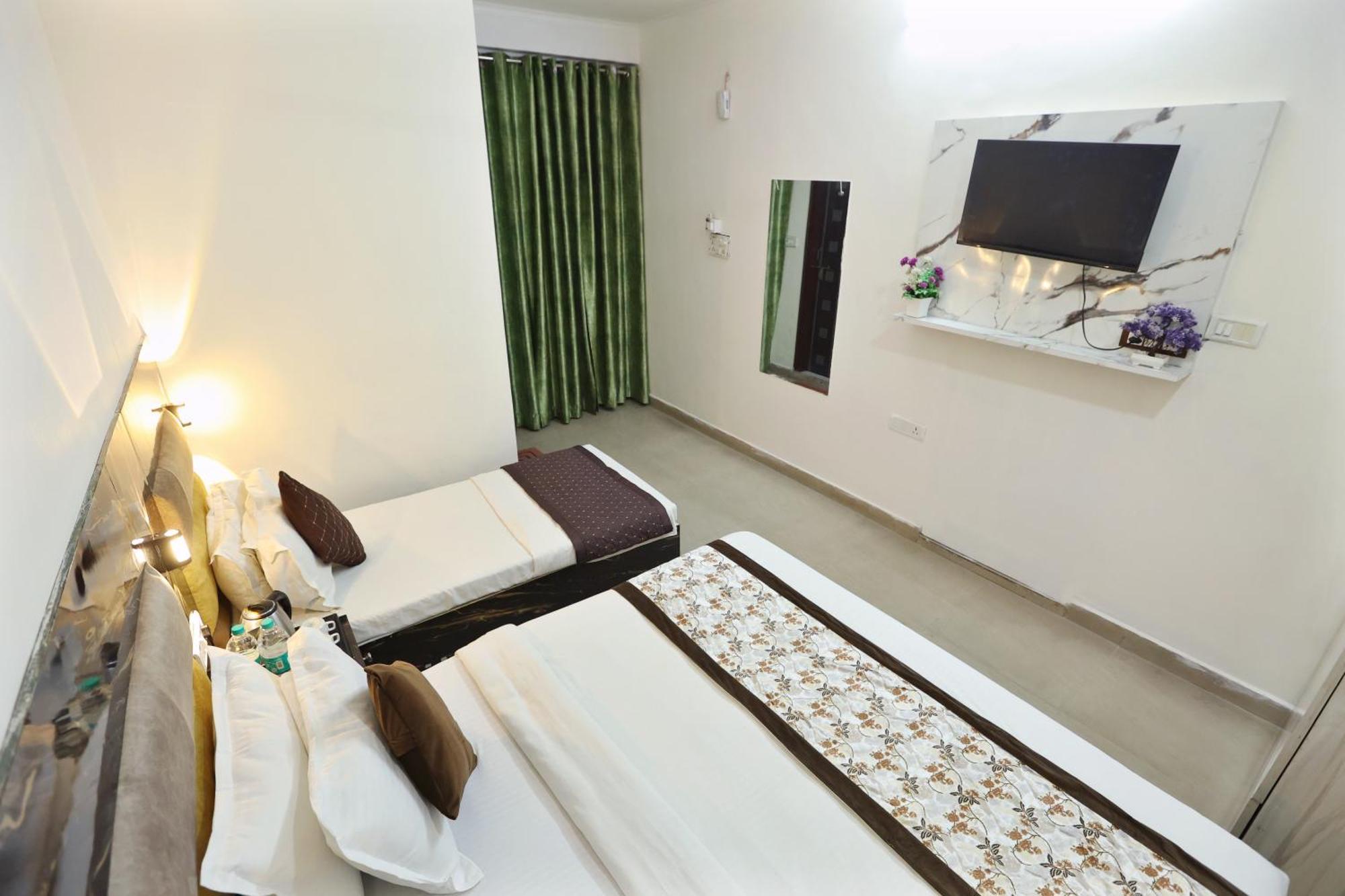 Popular Delhi Airport 3* New Delhi