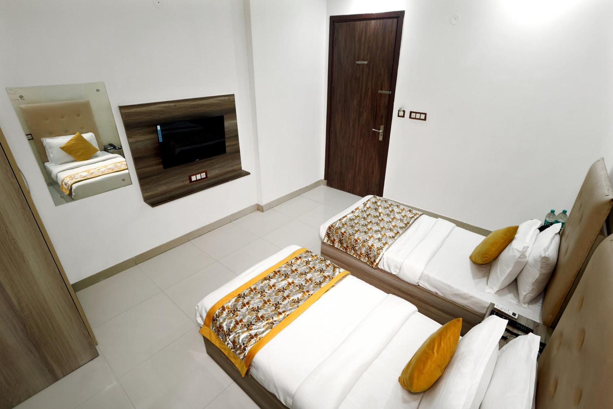 Hotel Popular Delhi Airport