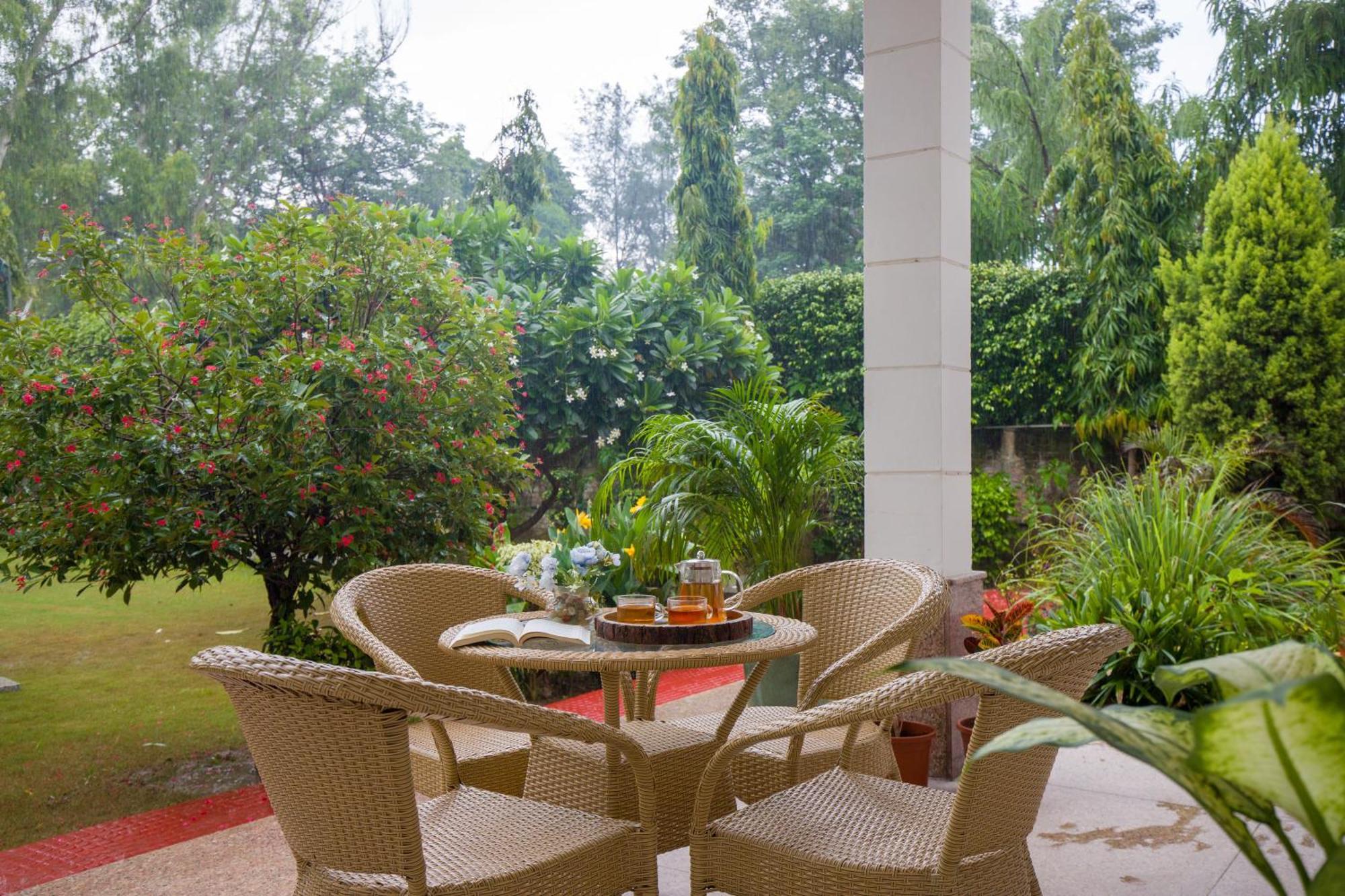 Alaya 3 Bhk Pet Friendly With Pvt Pool - Daffodil Villa New Delhi