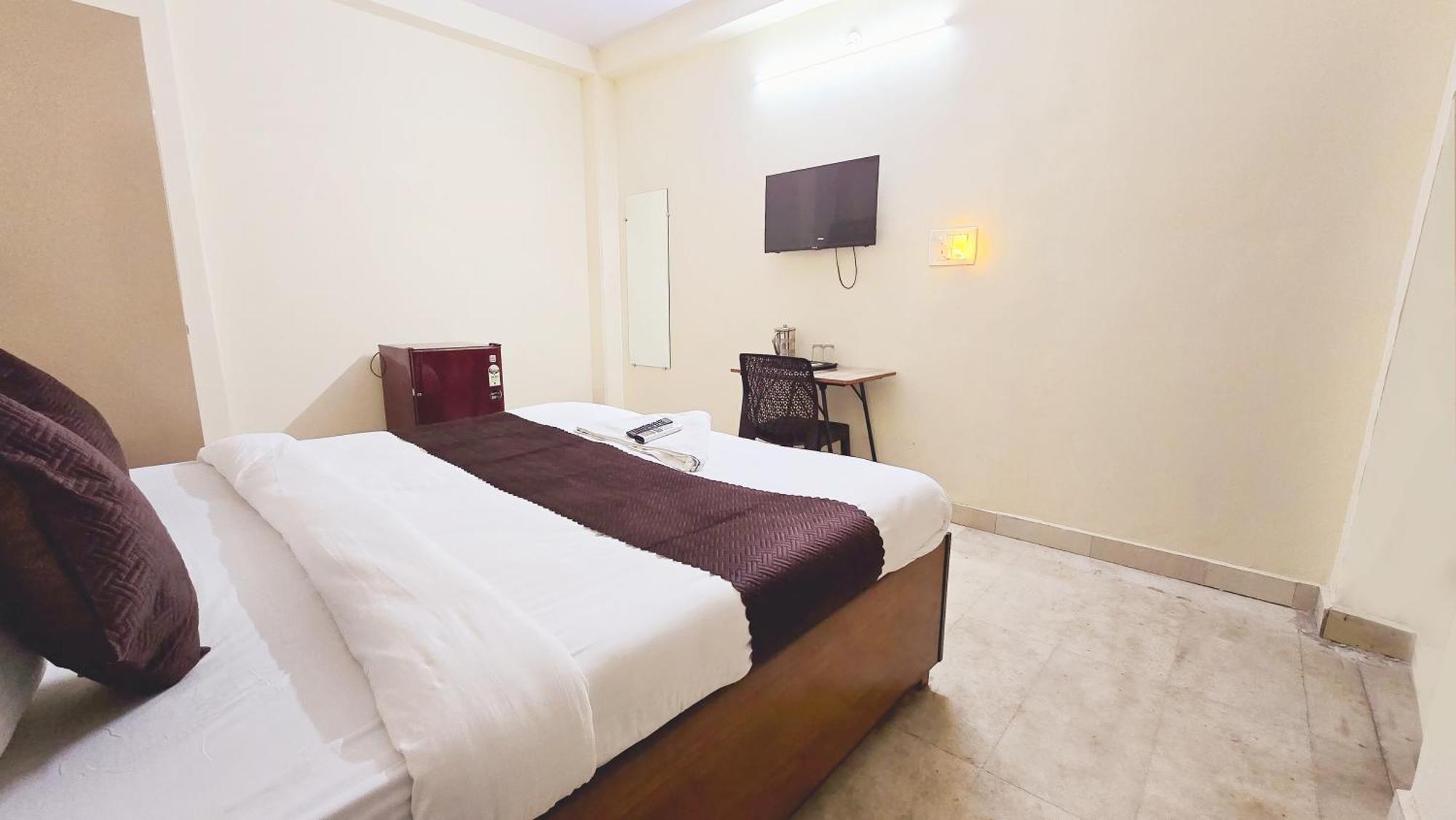 Hotel Commodo Near Durgabai Deshmukh New Delhi