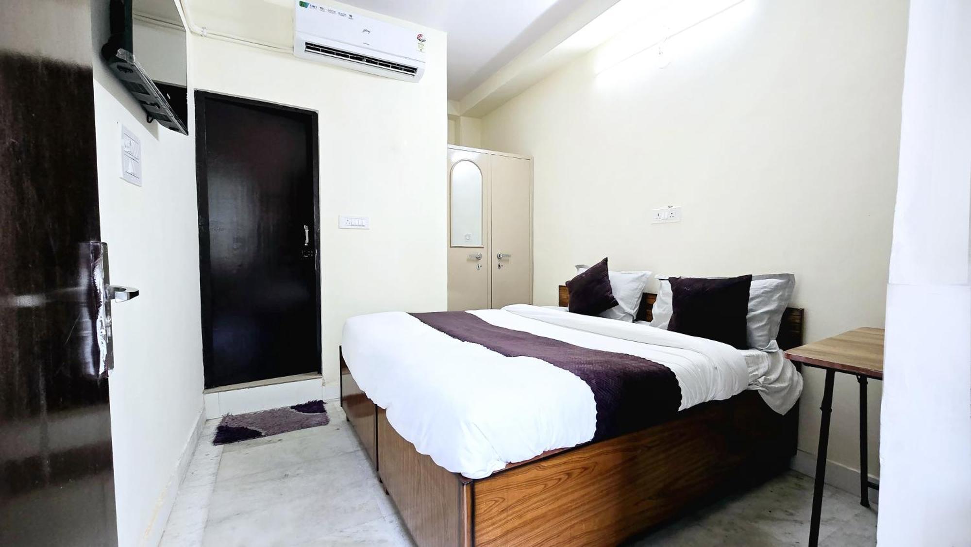Hotel Commodo Near Durgabai Deshmukh 3*