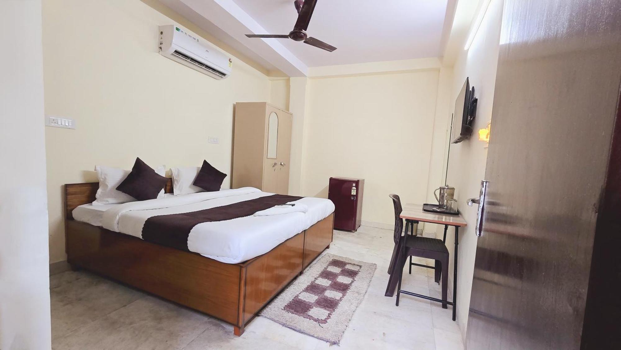 Hotel Commodo Near Durgabai Deshmukh