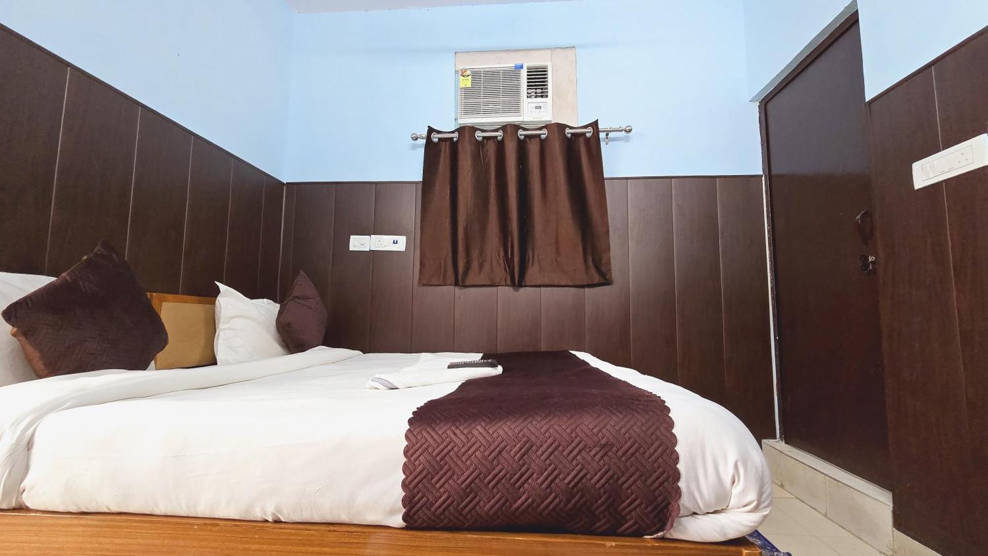 Hotel Commodo Near Durgabai Deshmukh 3*