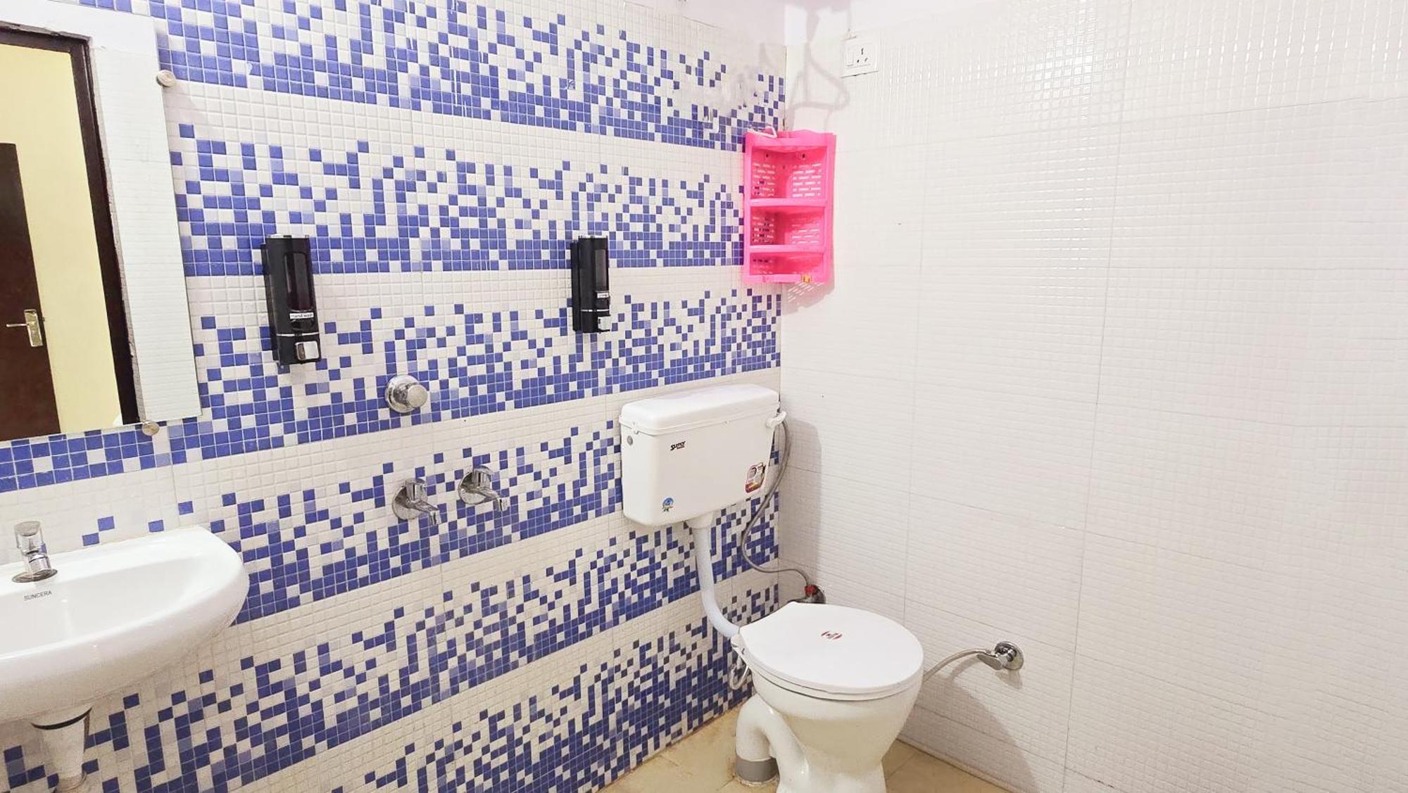 Hotel Commodo Near Durgabai Deshmukh New Delhi