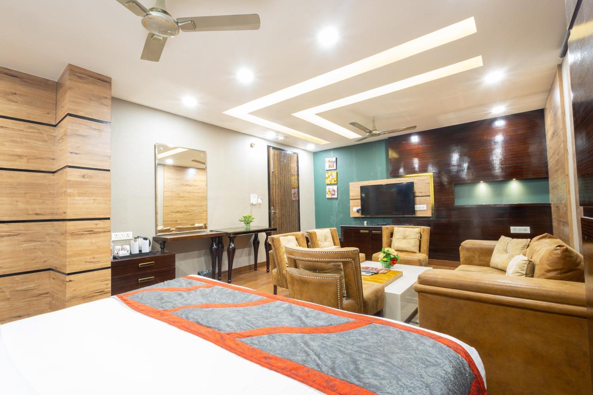 Gold Souk - Karol Bagh Hotel