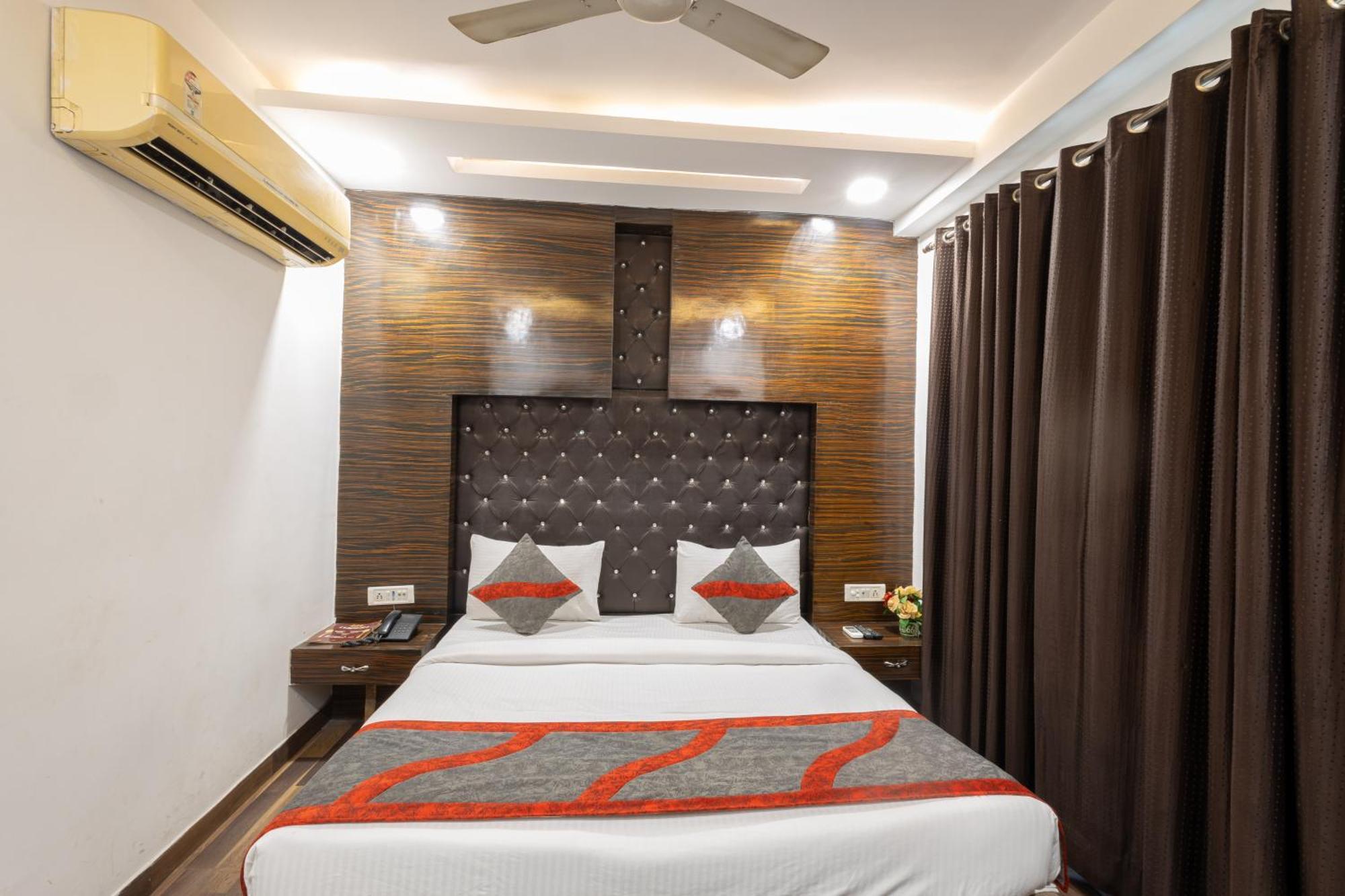 Gold Souk - Karol Bagh Hotel 4*