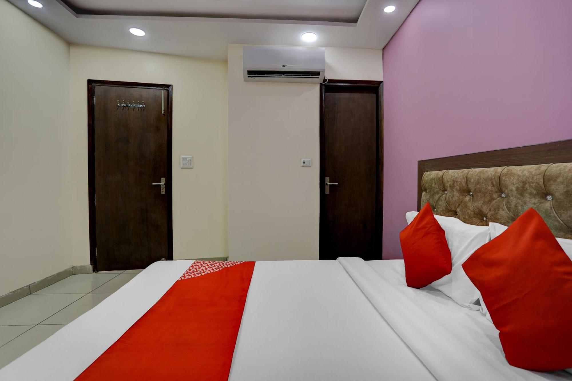 Hotel O The Paradise 3*