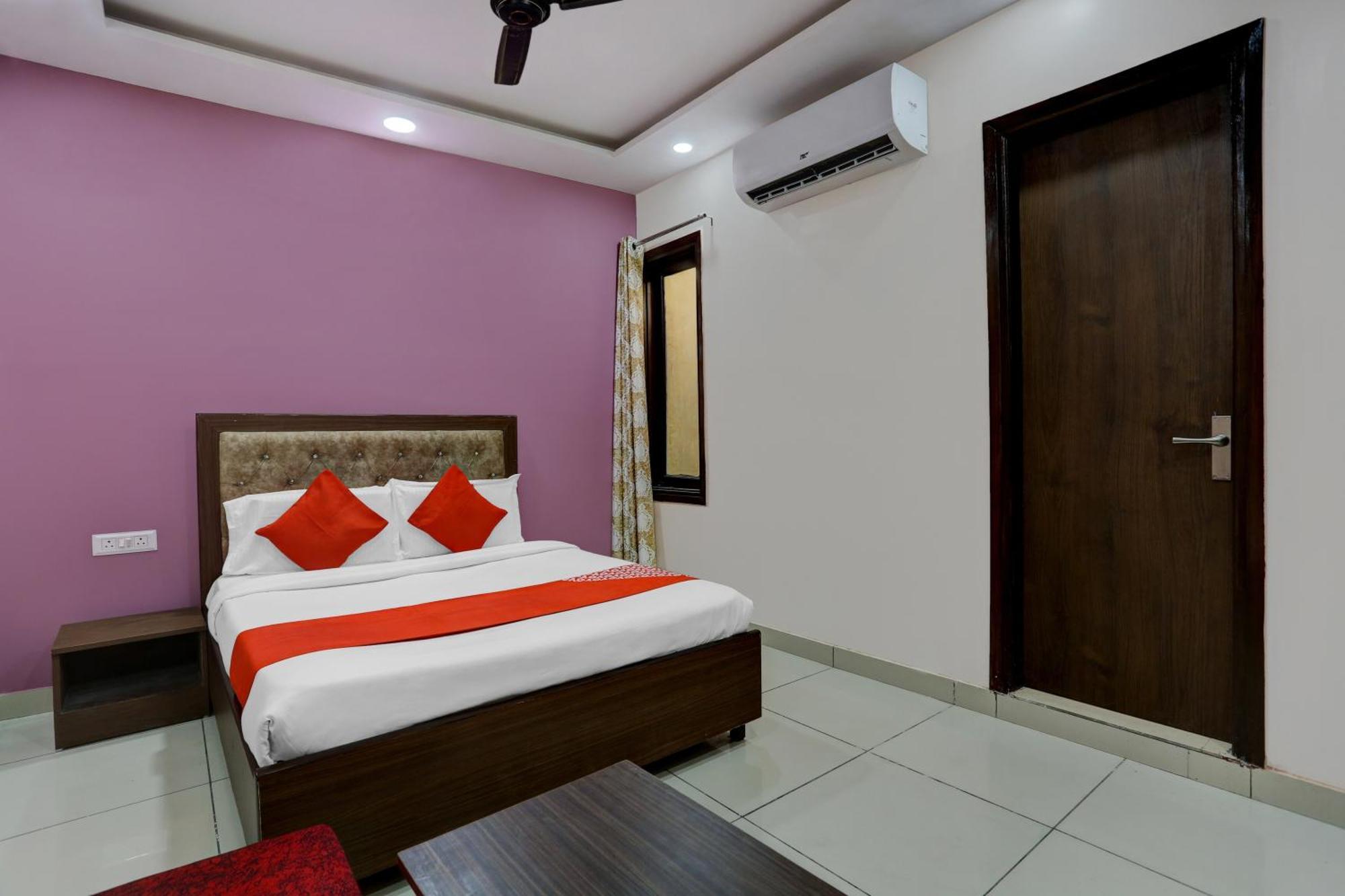 O The Paradise 3* New Delhi